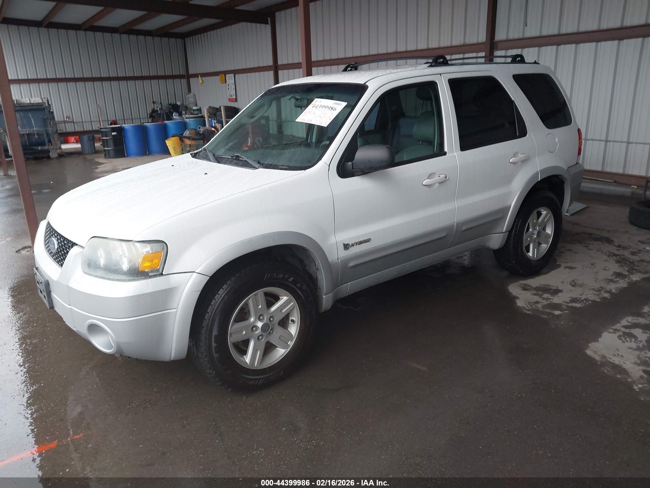 FORD ESCAPE image 2