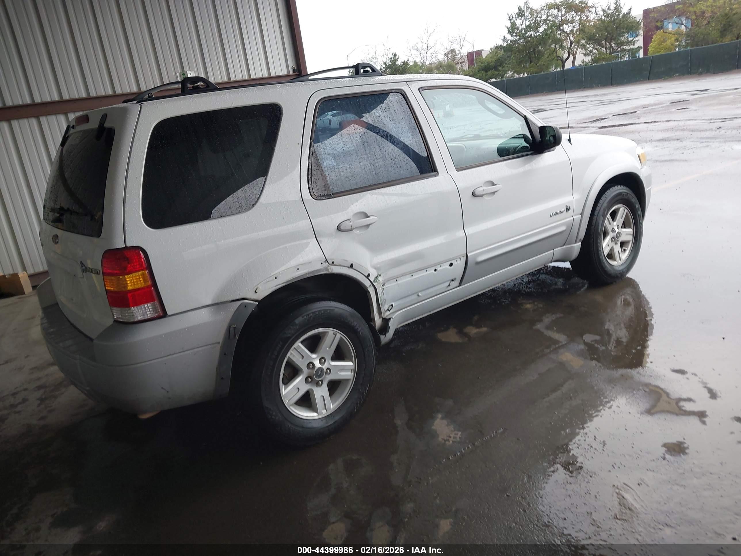 FORD ESCAPE image 4