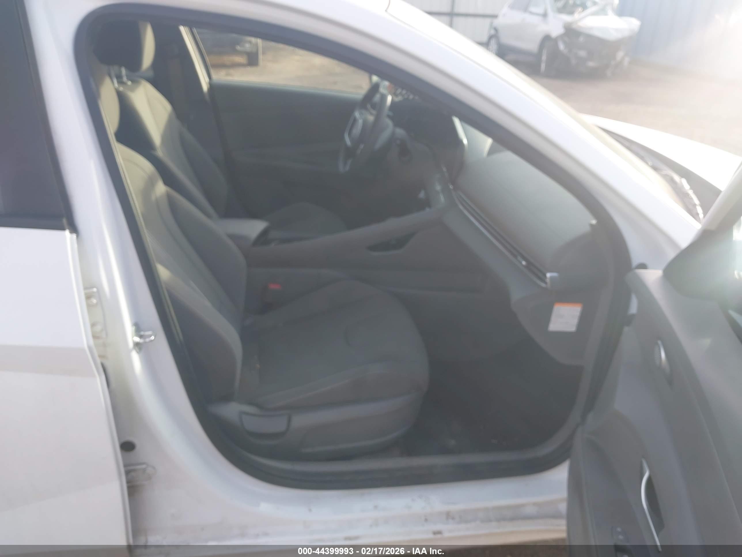 HYUNDAI ELANTRA image 5