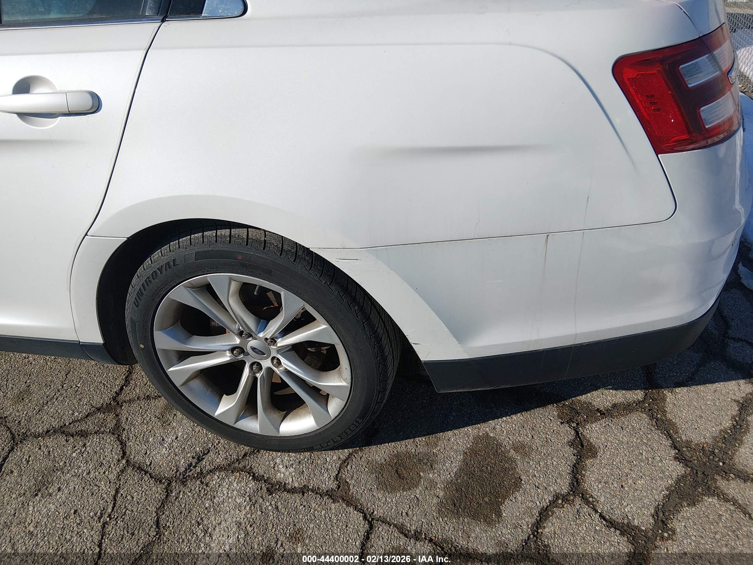 FORD TAURUS image 6