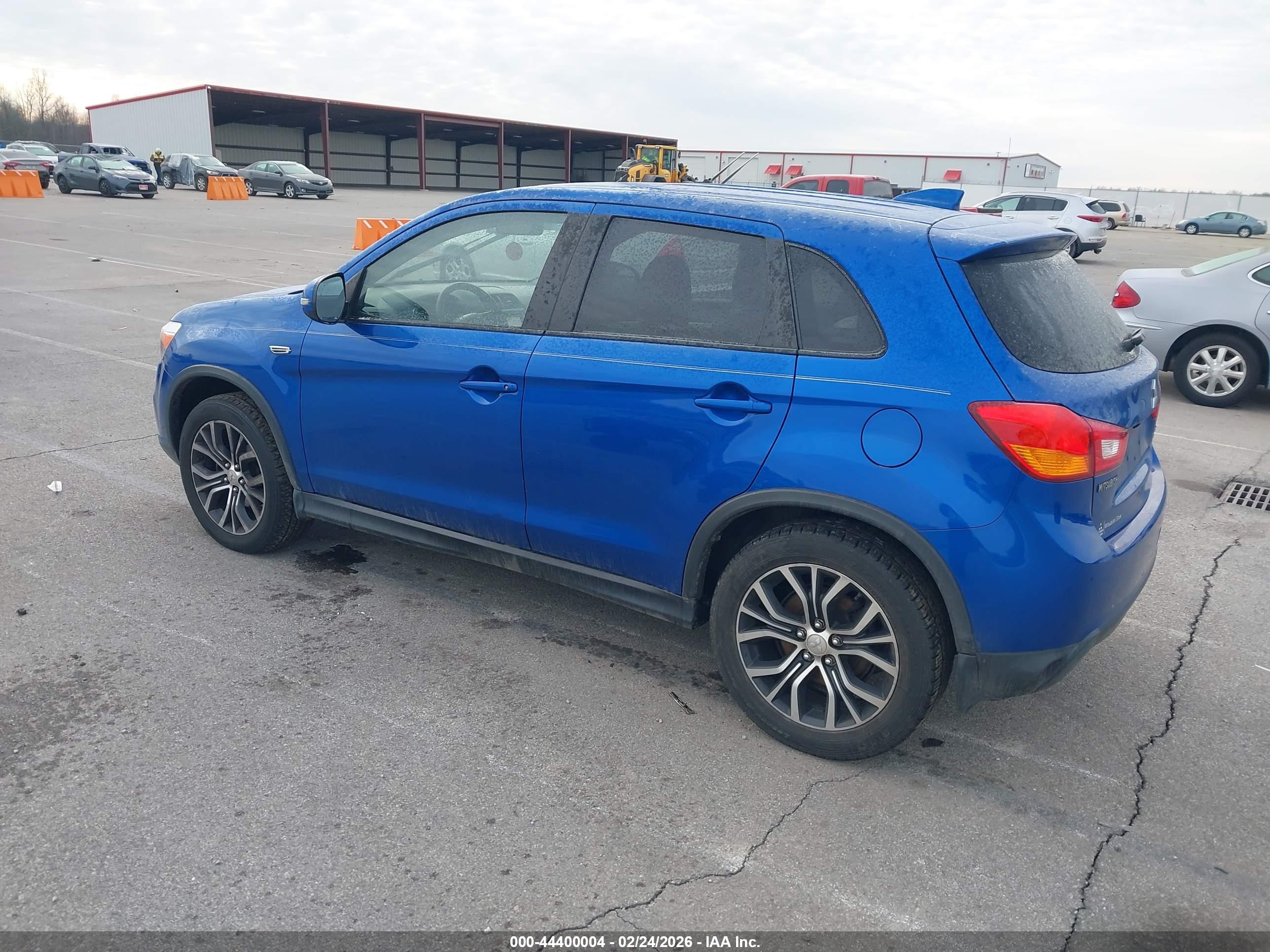 MITSUBISHI OUTLANDER image 3