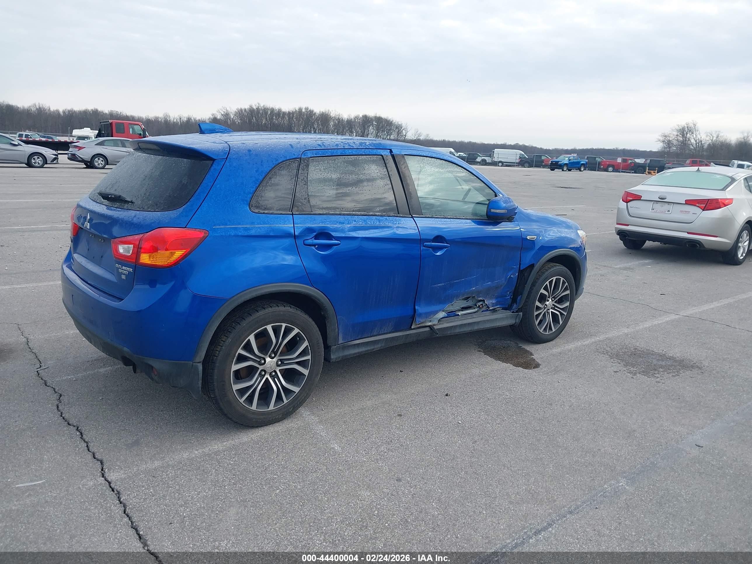 MITSUBISHI OUTLANDER image 4