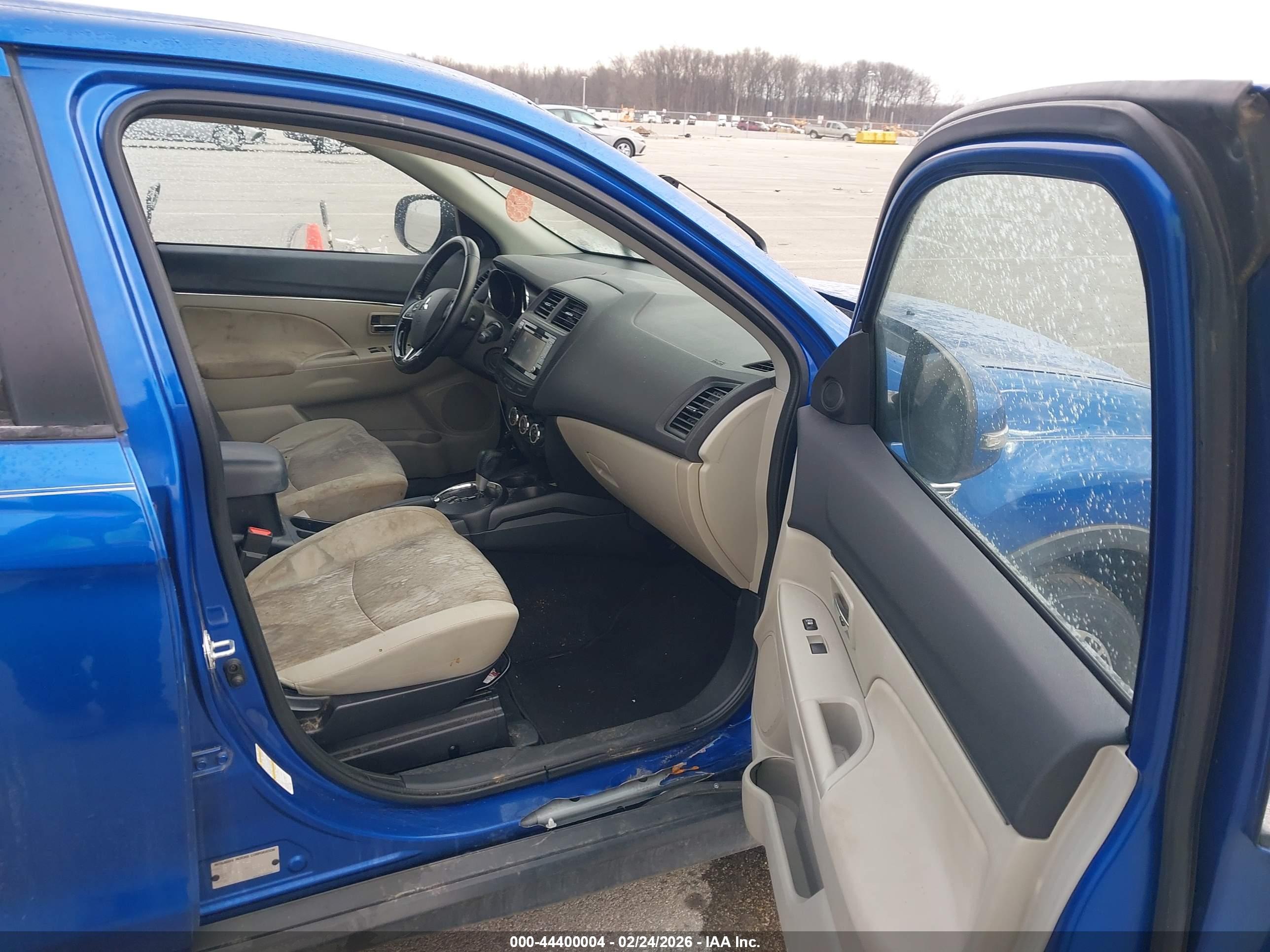 MITSUBISHI OUTLANDER image 5