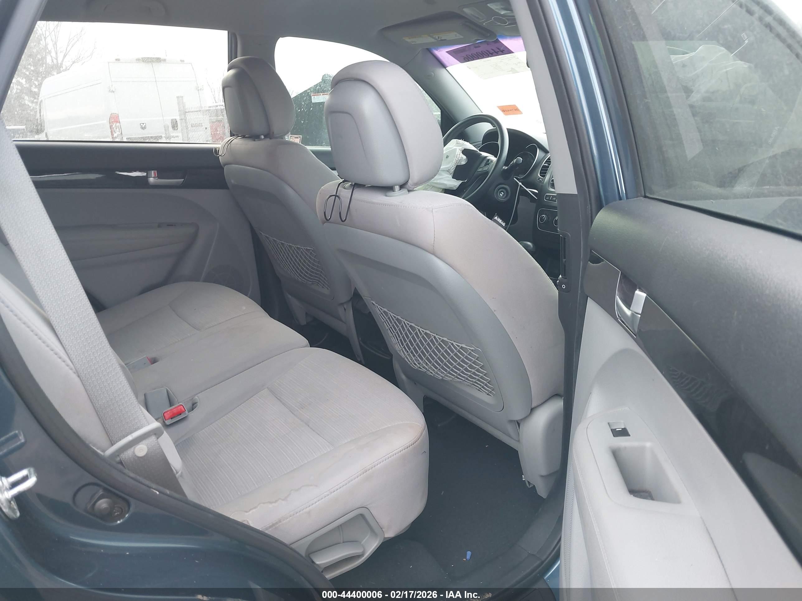 KIA SORENTO image 8