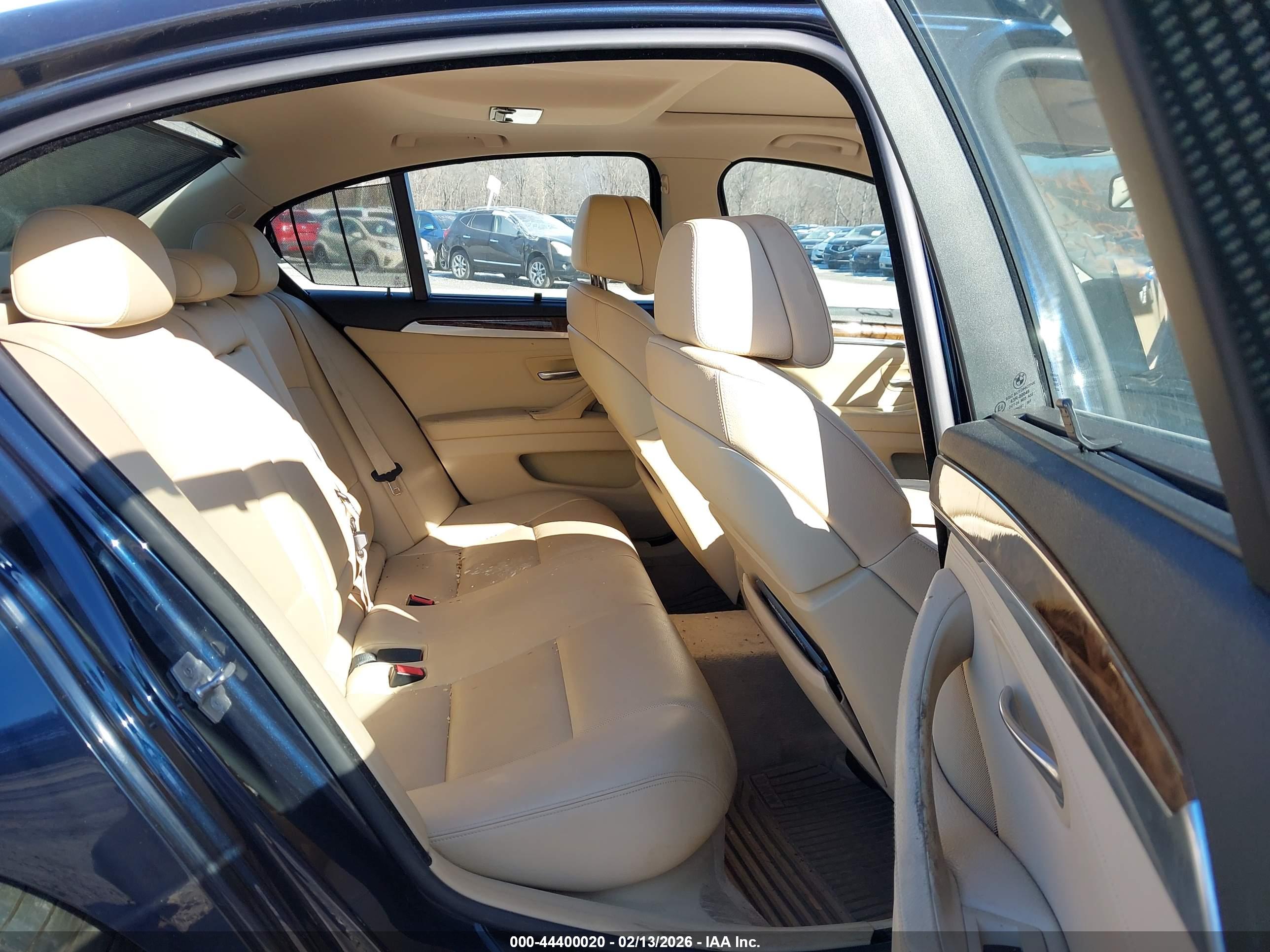 BMW 550I image 8