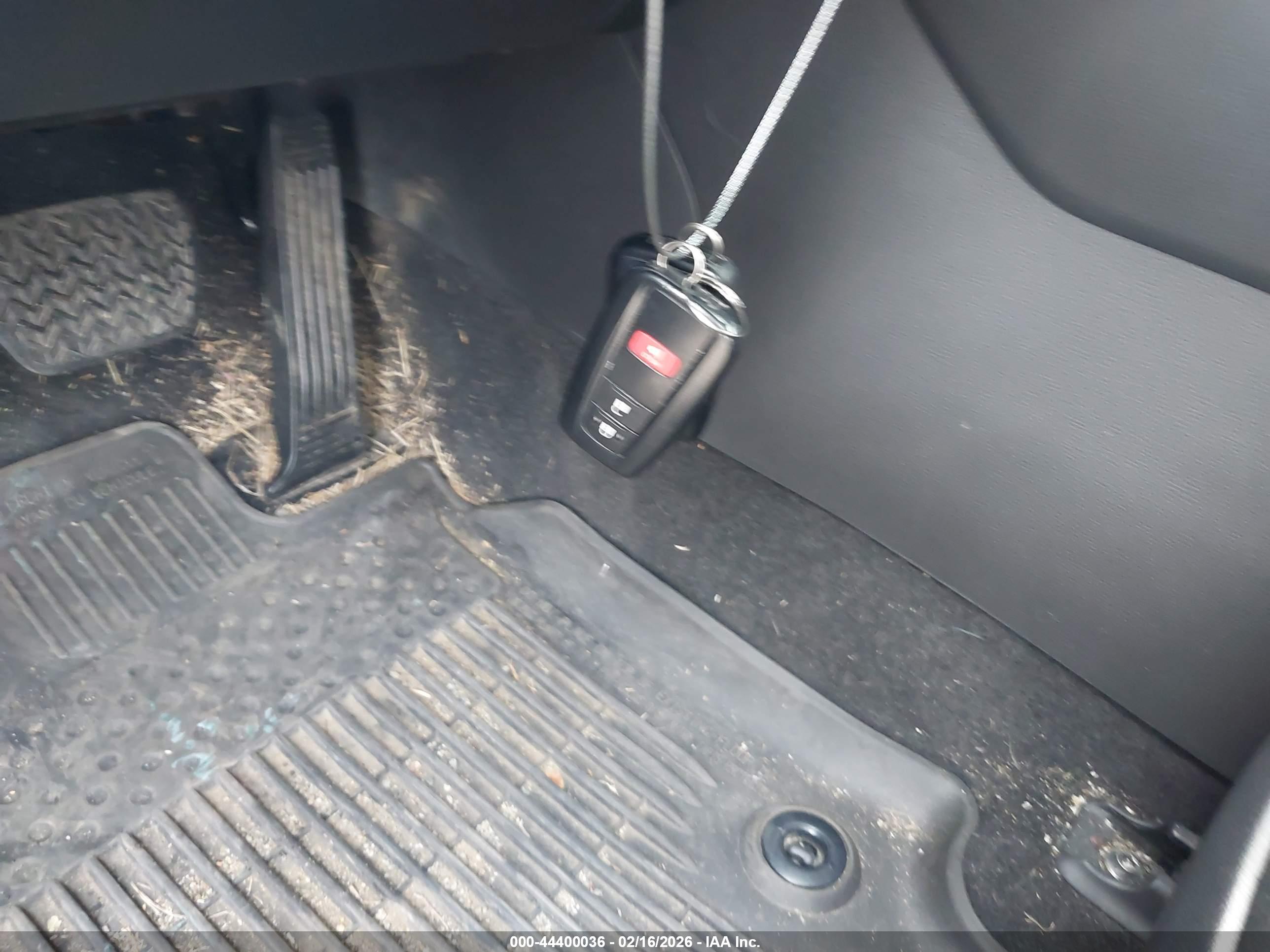 TOYOTA RAV4 image 11