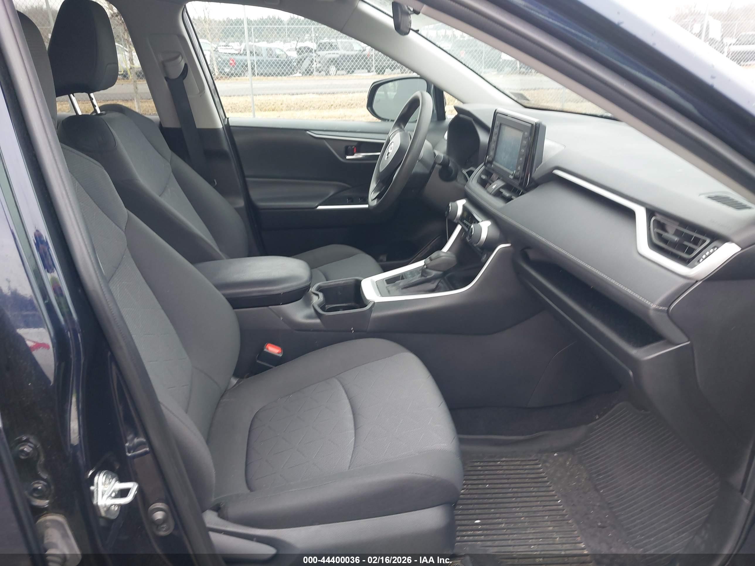 TOYOTA RAV4 image 5