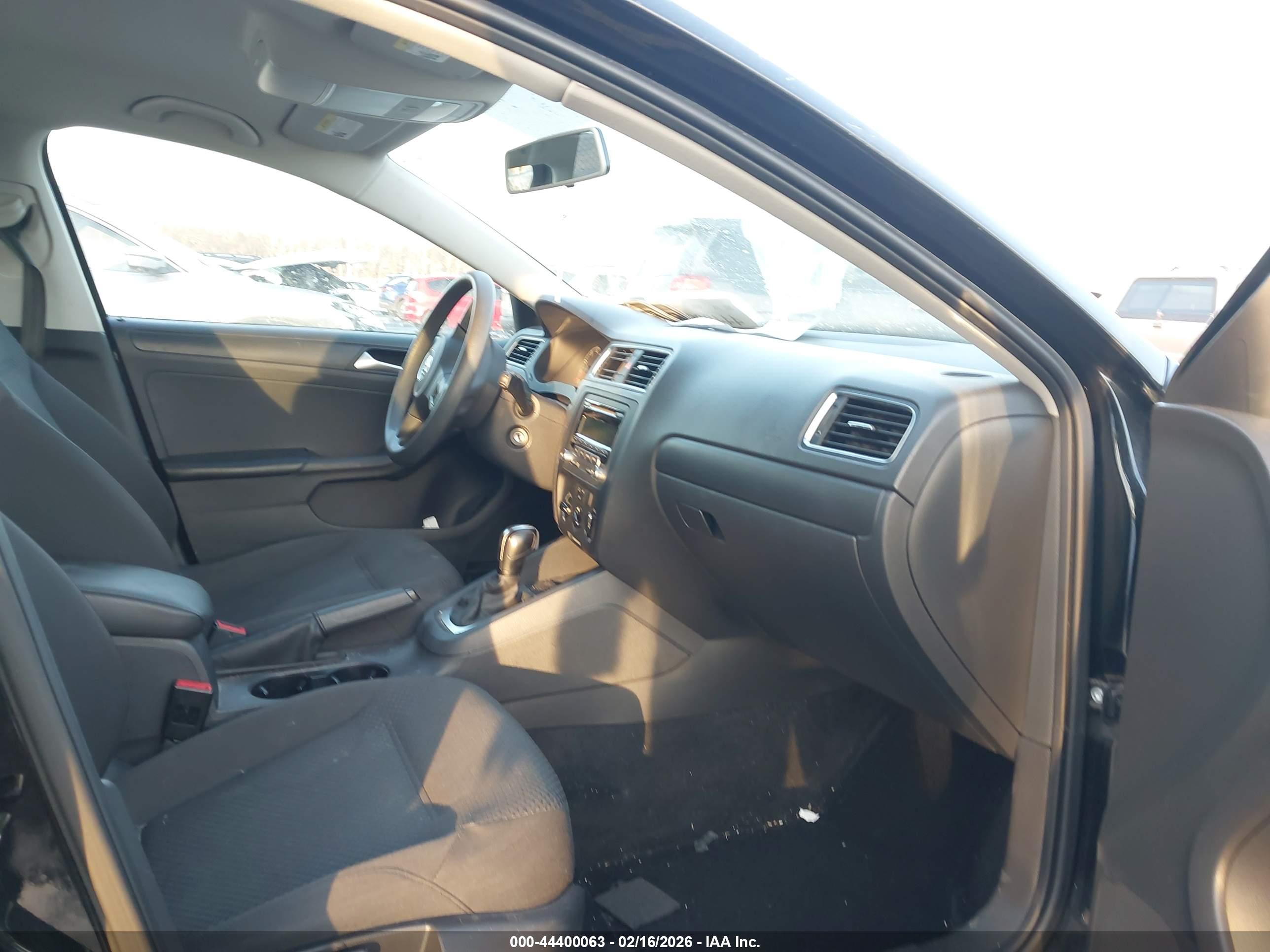 VOLKSWAGEN JETTA image 5
