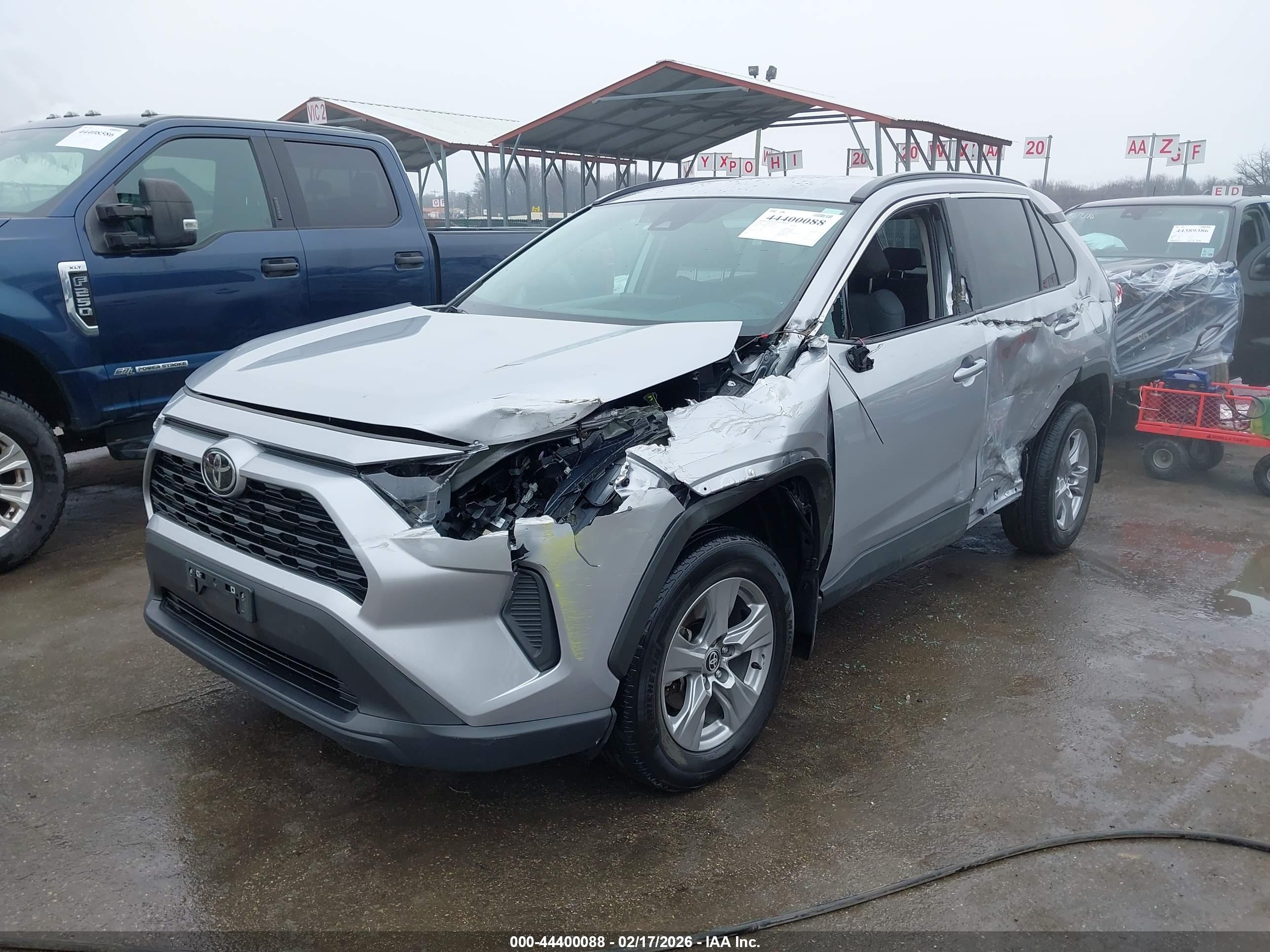 TOYOTA RAV4 image 2