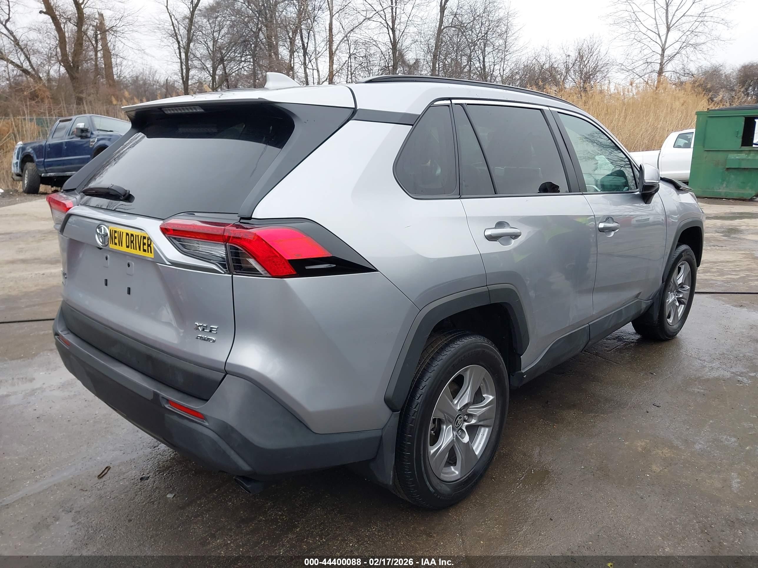 TOYOTA RAV4 image 4