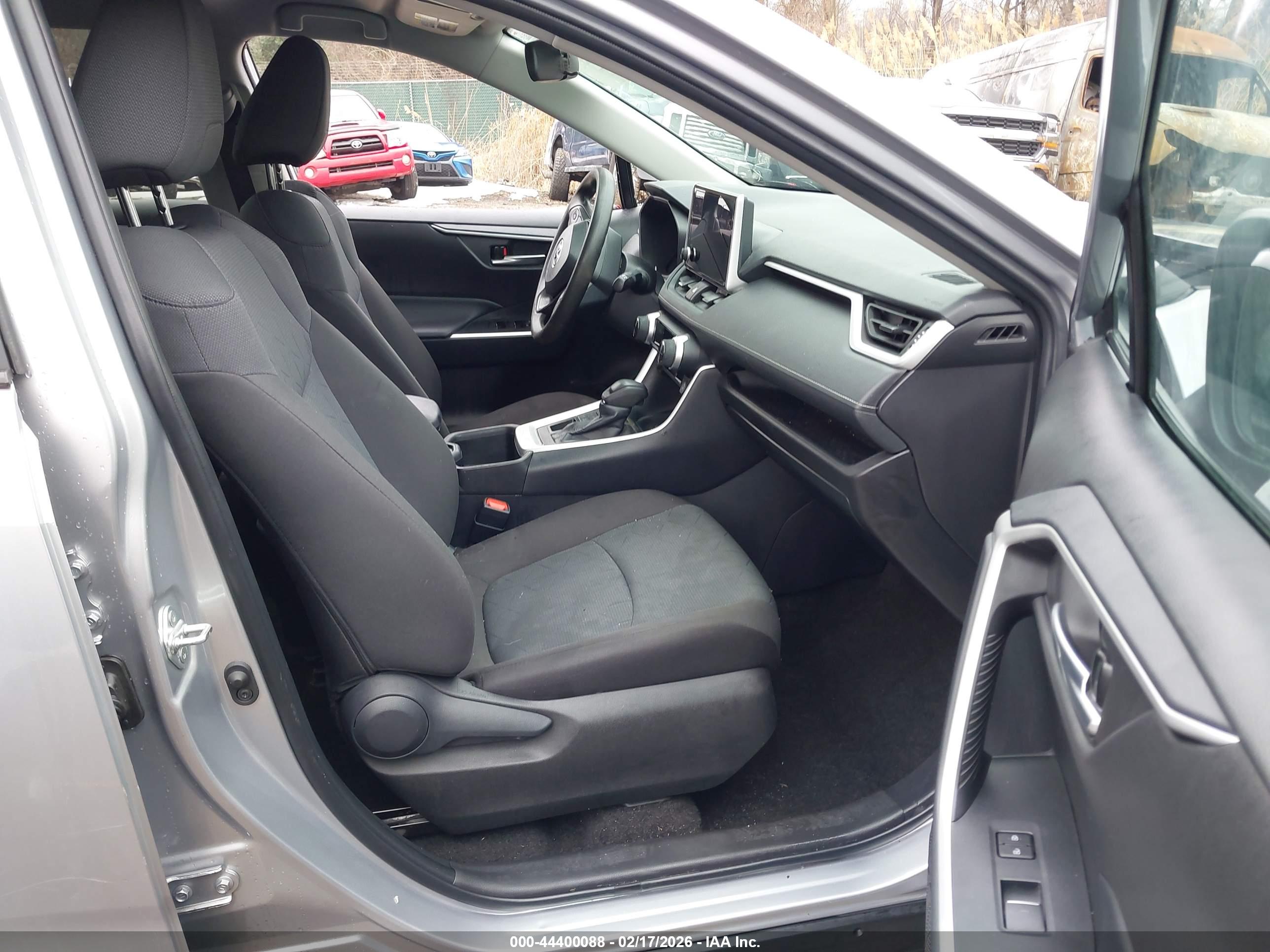 TOYOTA RAV4 image 5