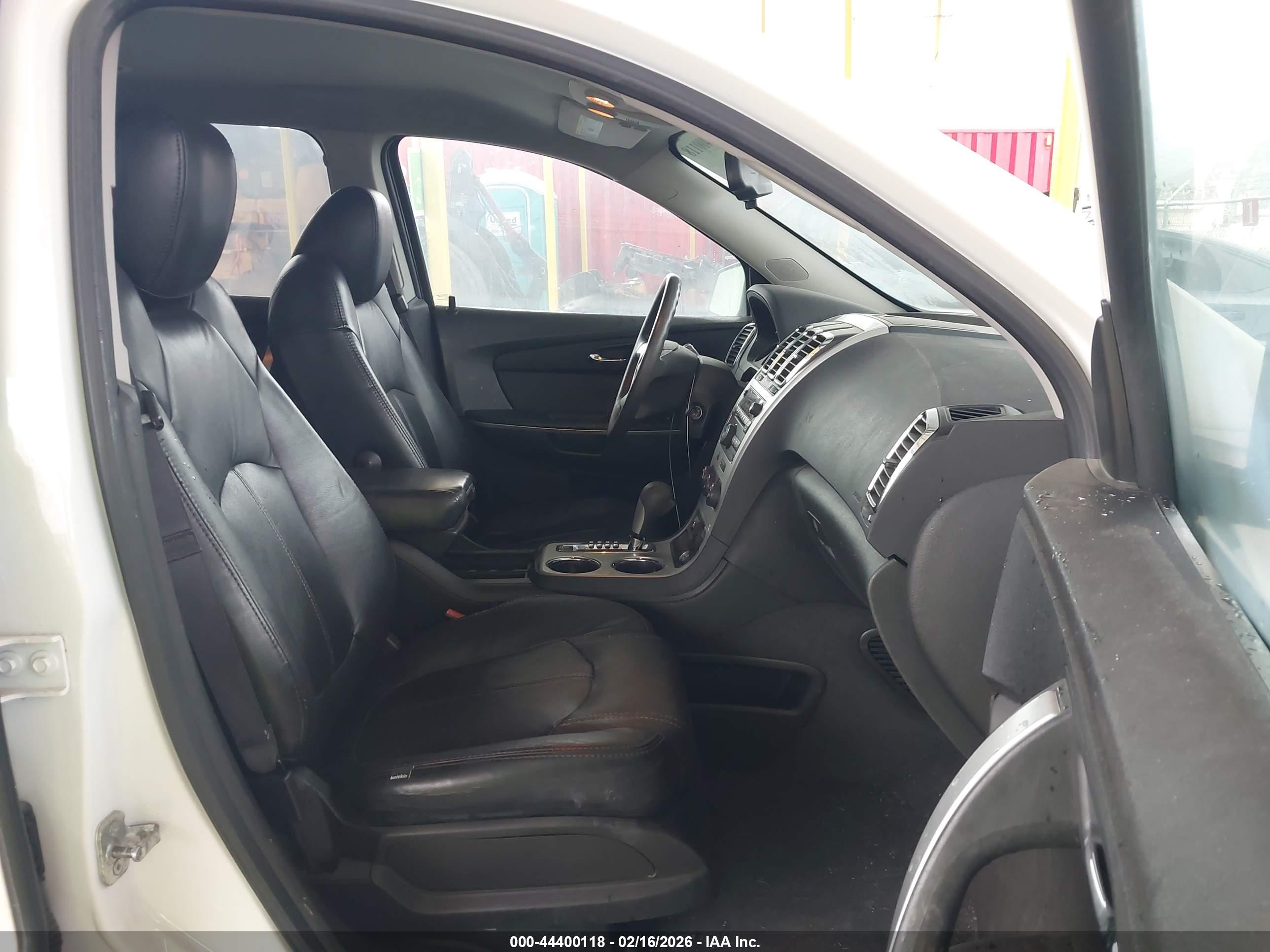 GMC ACADIA image 5