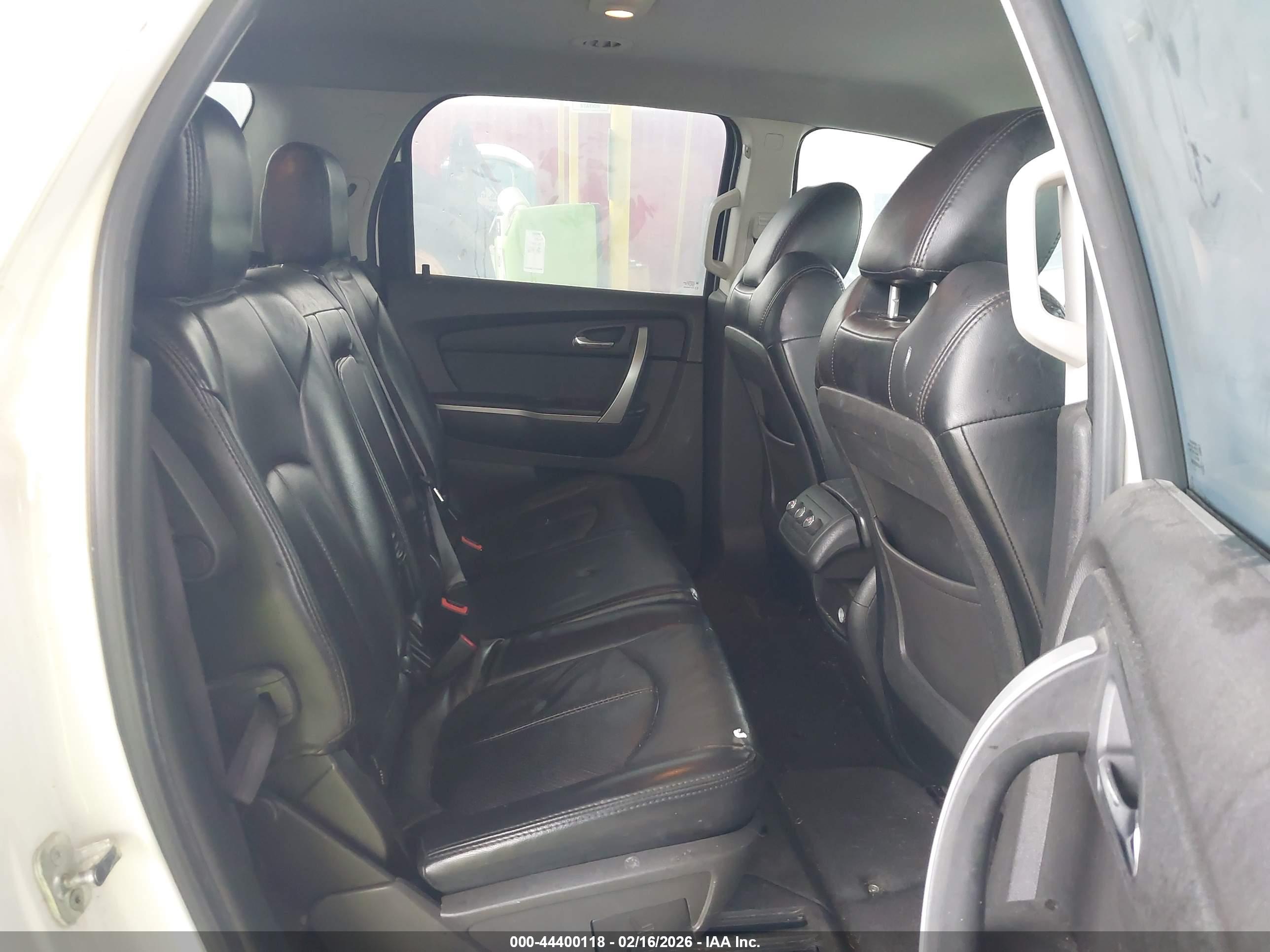 GMC ACADIA image 8