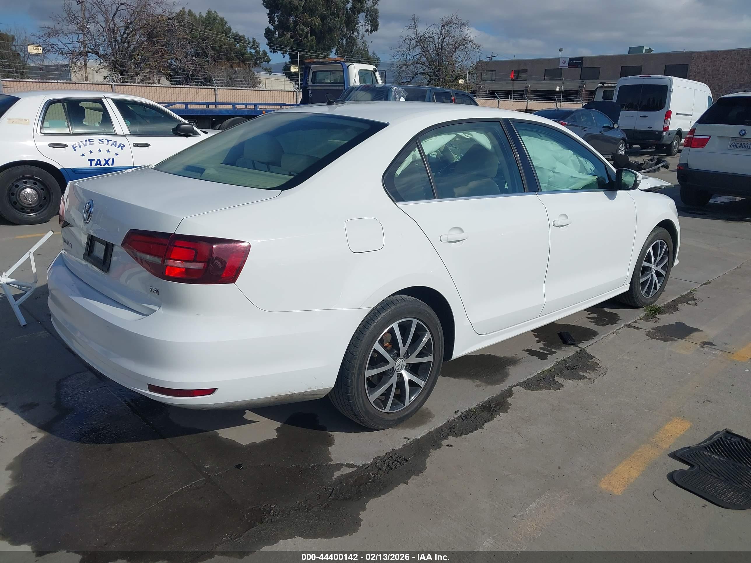 VOLKSWAGEN JETTA image 4