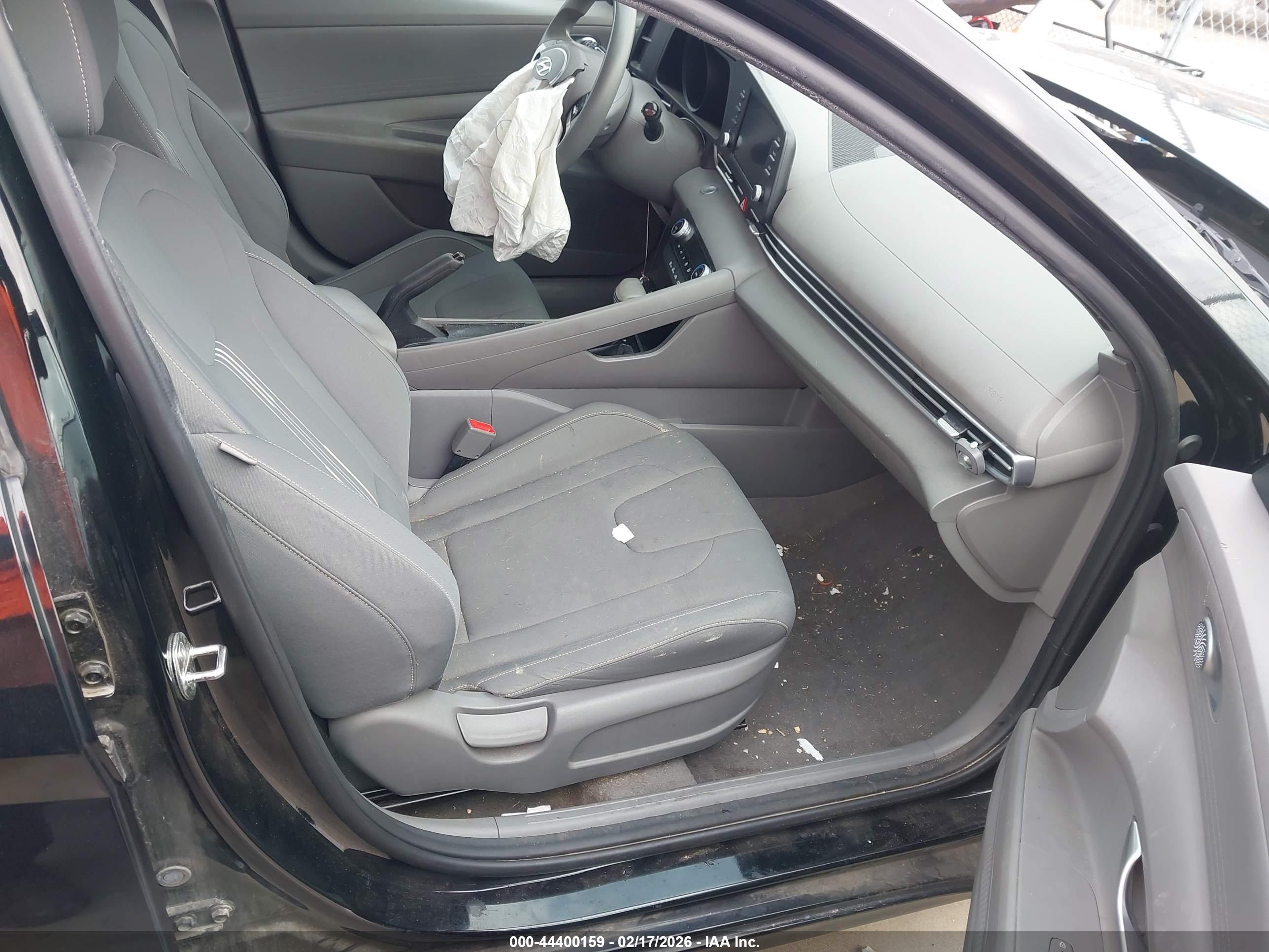 HYUNDAI ELANTRA image 5