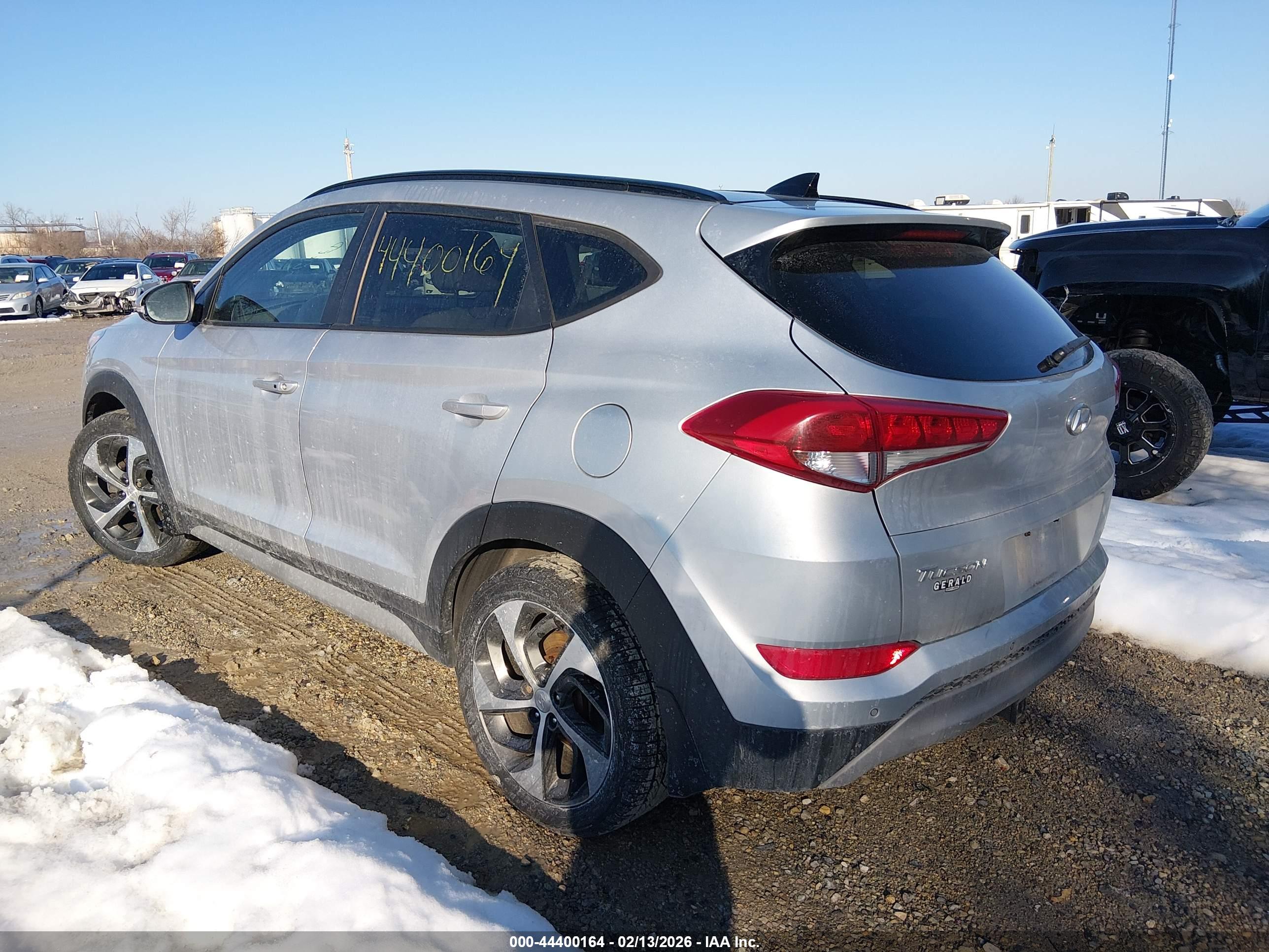 HYUNDAI TUCSON image 3