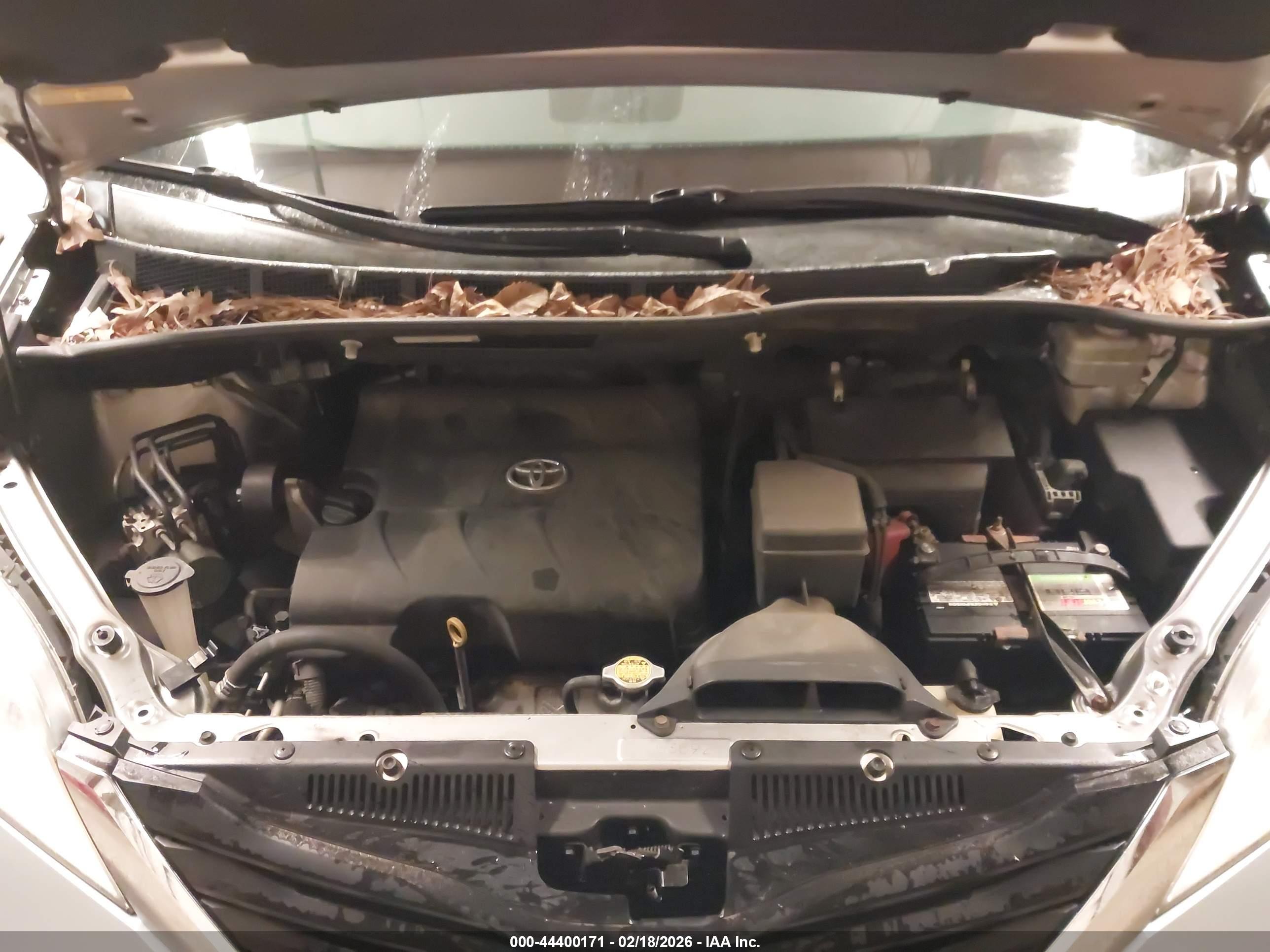 TOYOTA SIENNA image 10