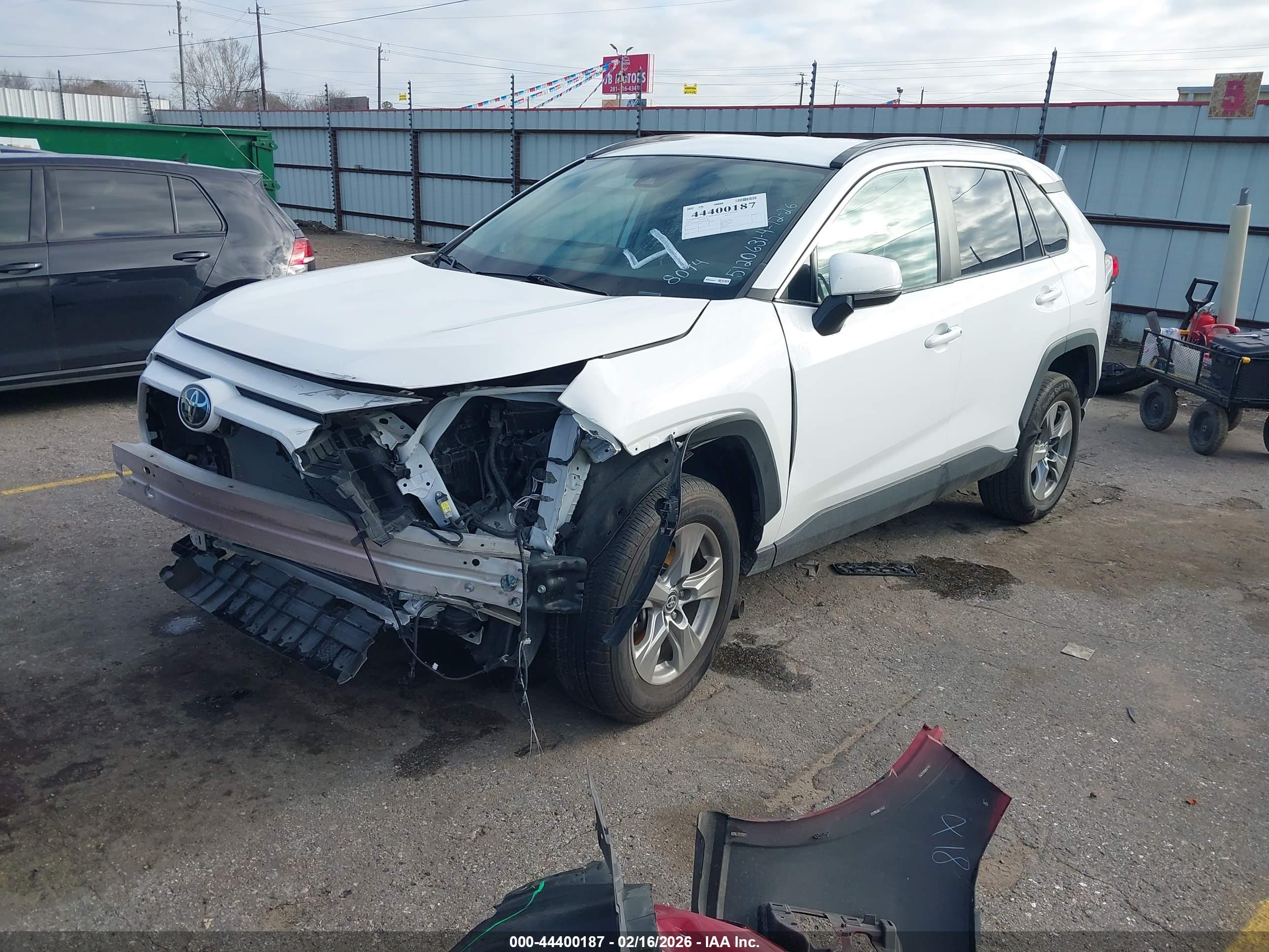 TOYOTA RAV4 image 2