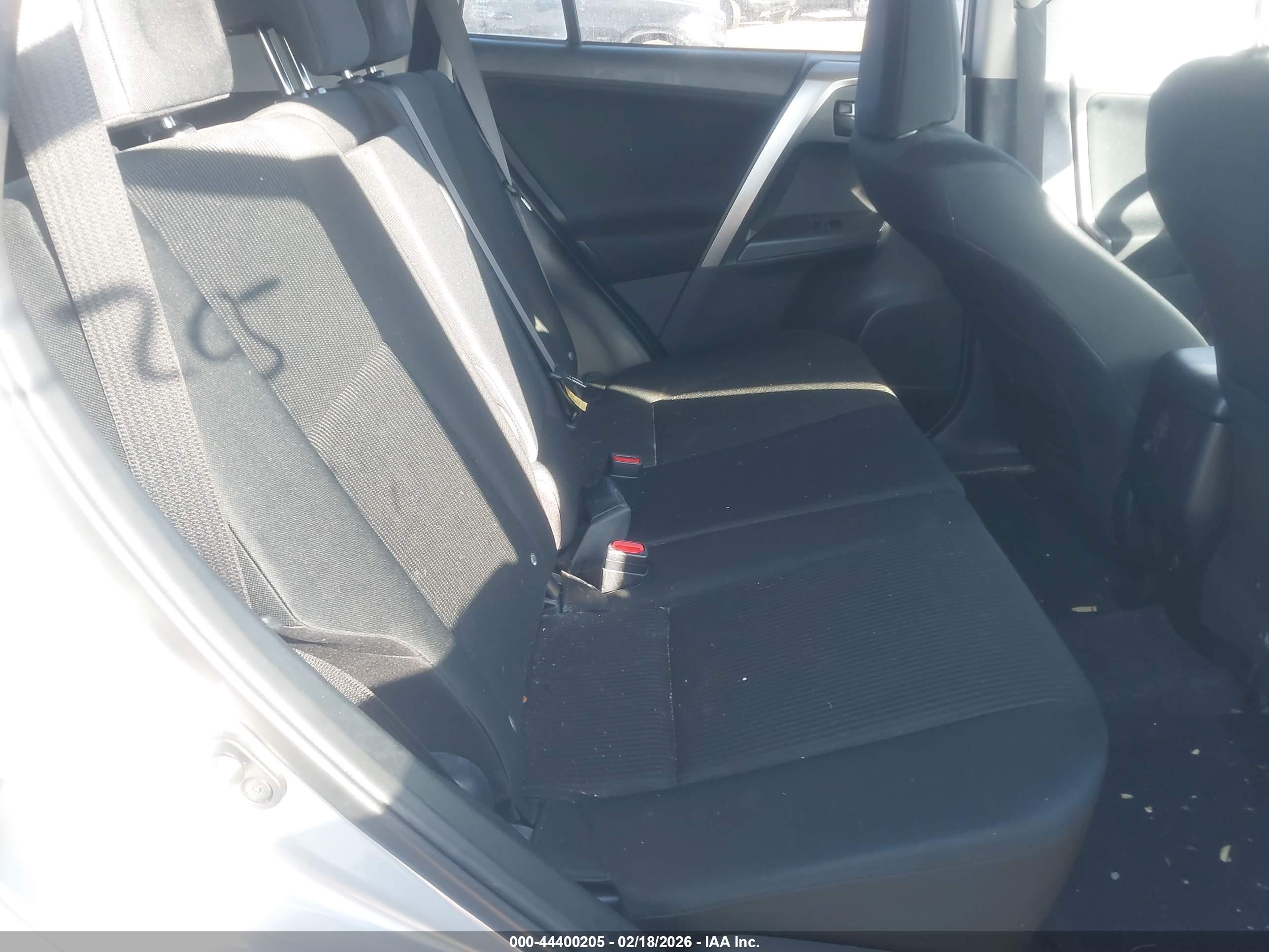 TOYOTA RAV4 image 8