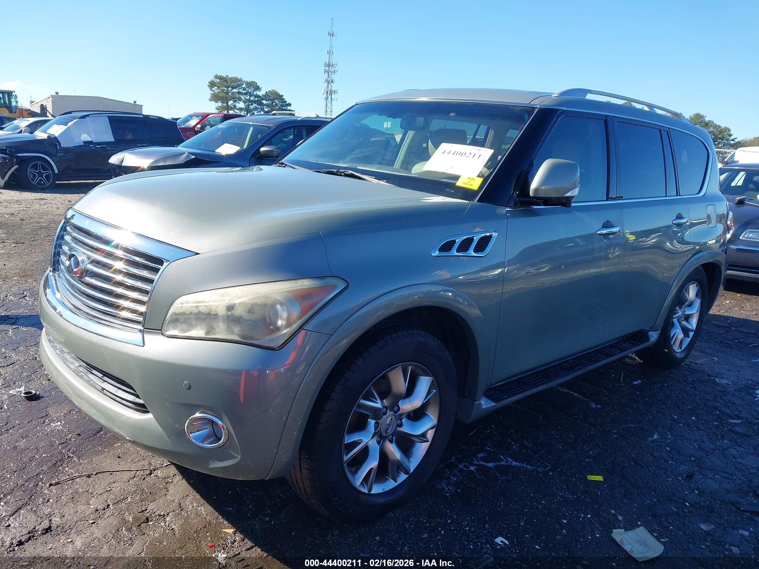 INFINITI QX56 image 2