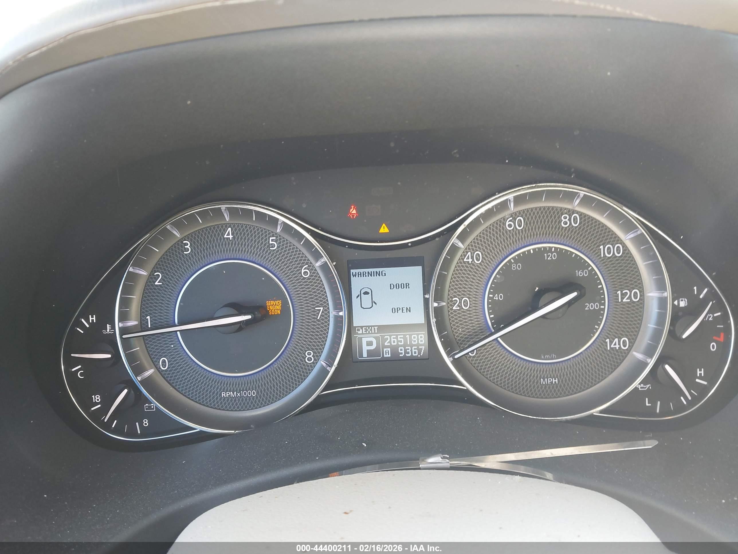 INFINITI QX56 image 7