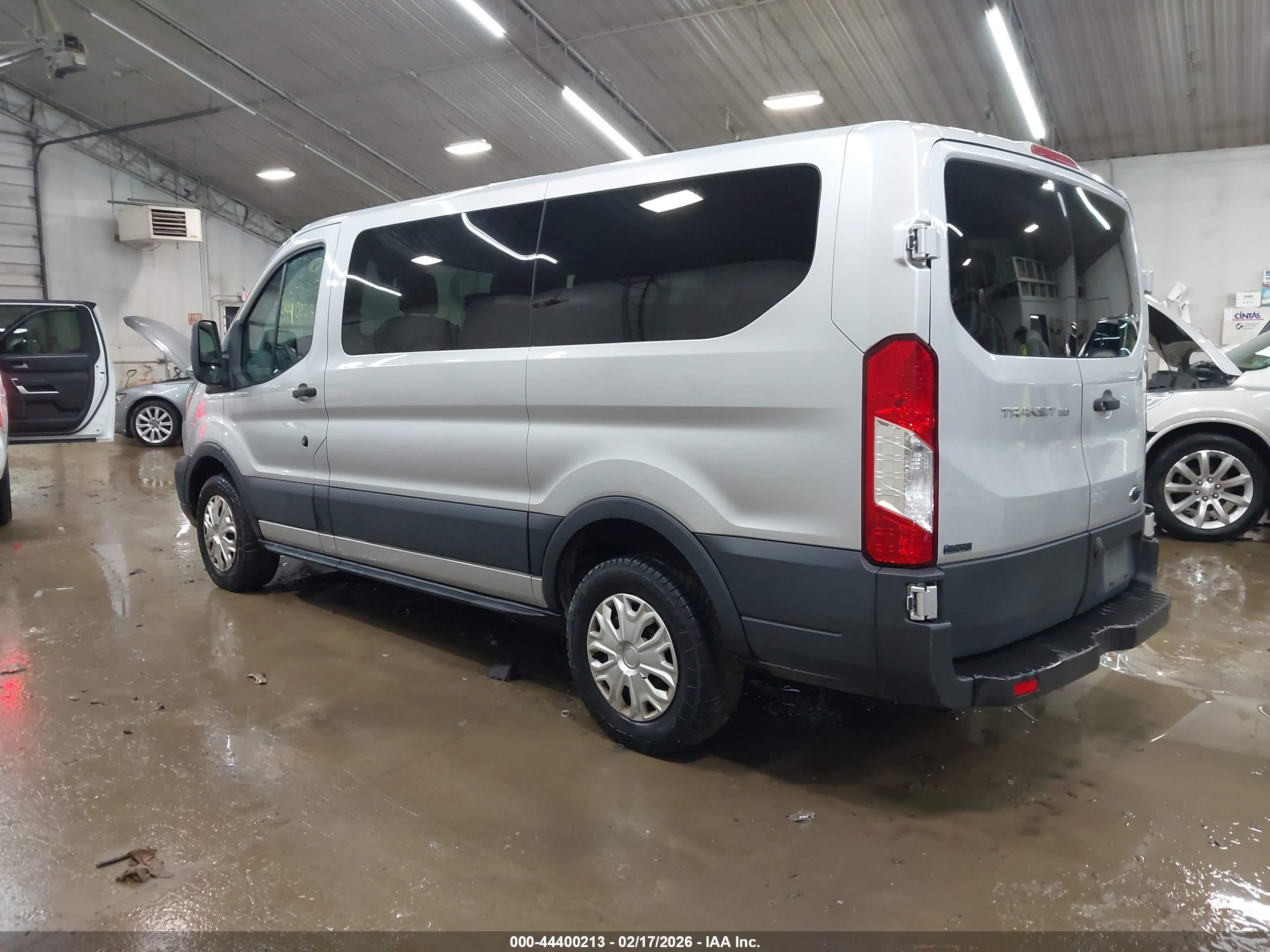 FORD TRANSIT-150 image 3