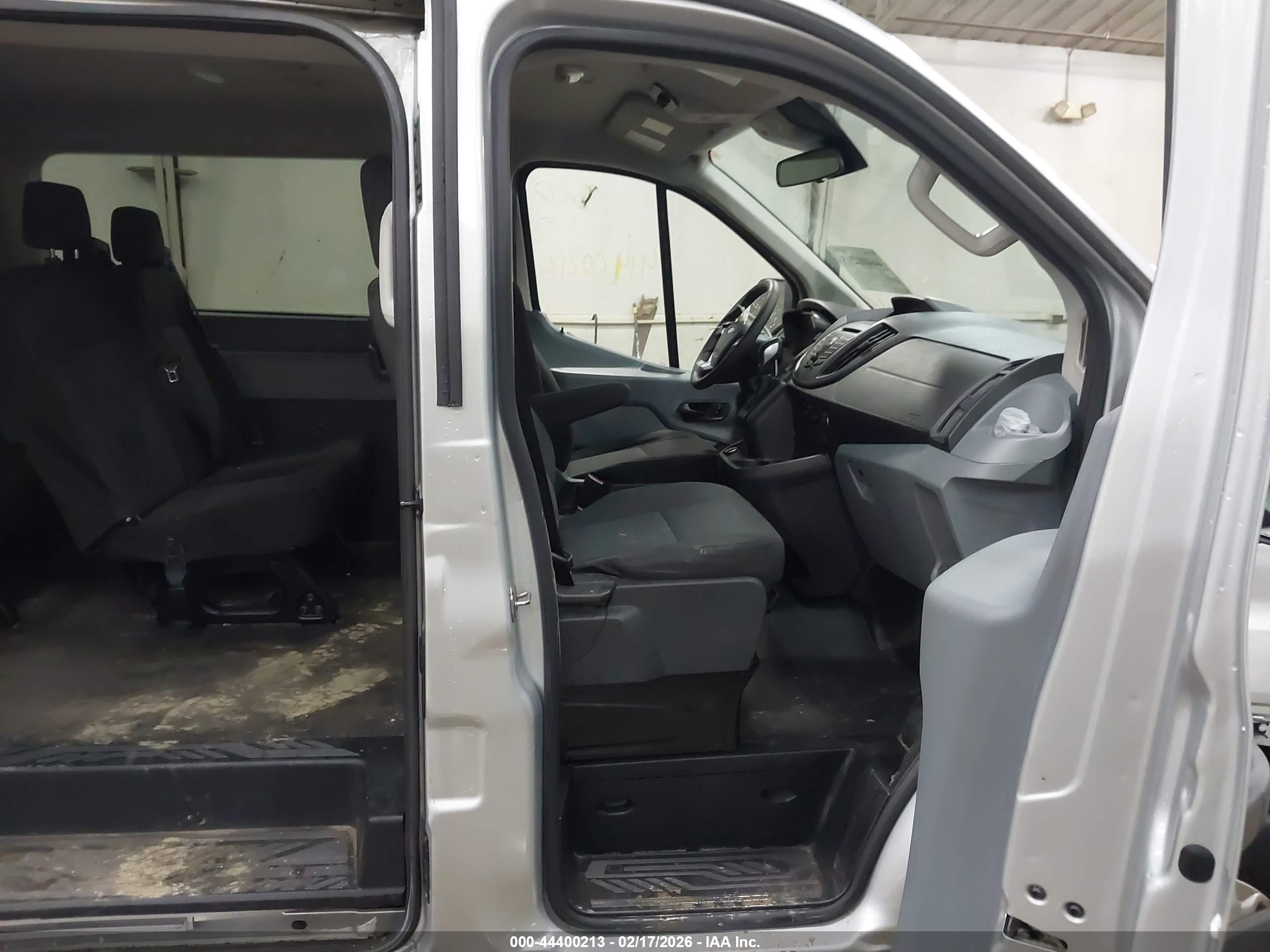FORD TRANSIT-150 image 5