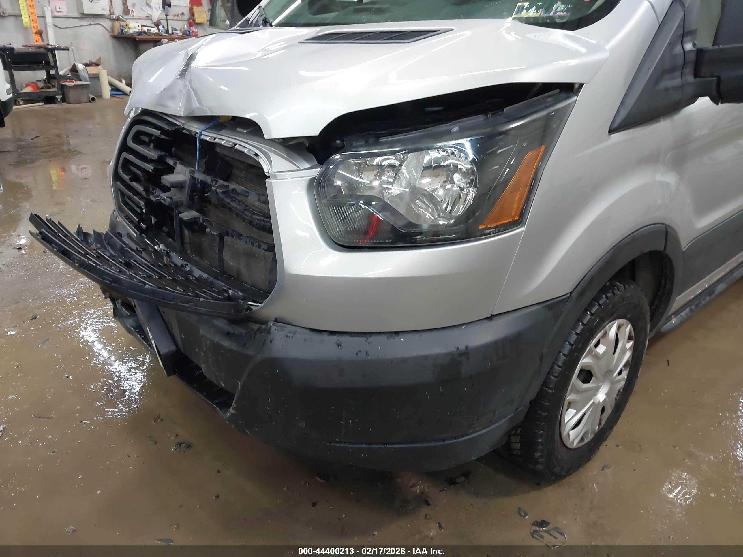 FORD TRANSIT-150 image 6