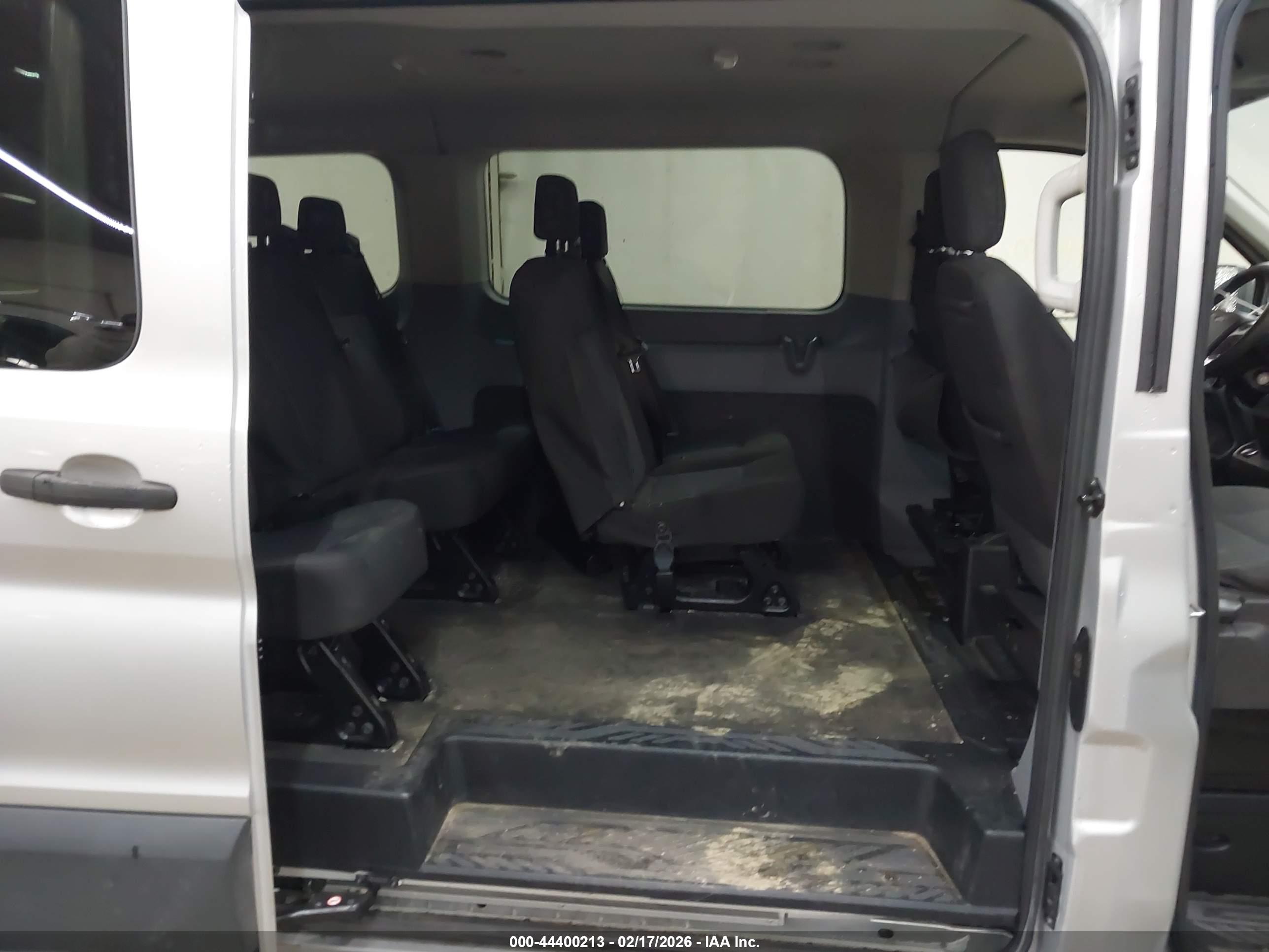 FORD TRANSIT-150 image 8