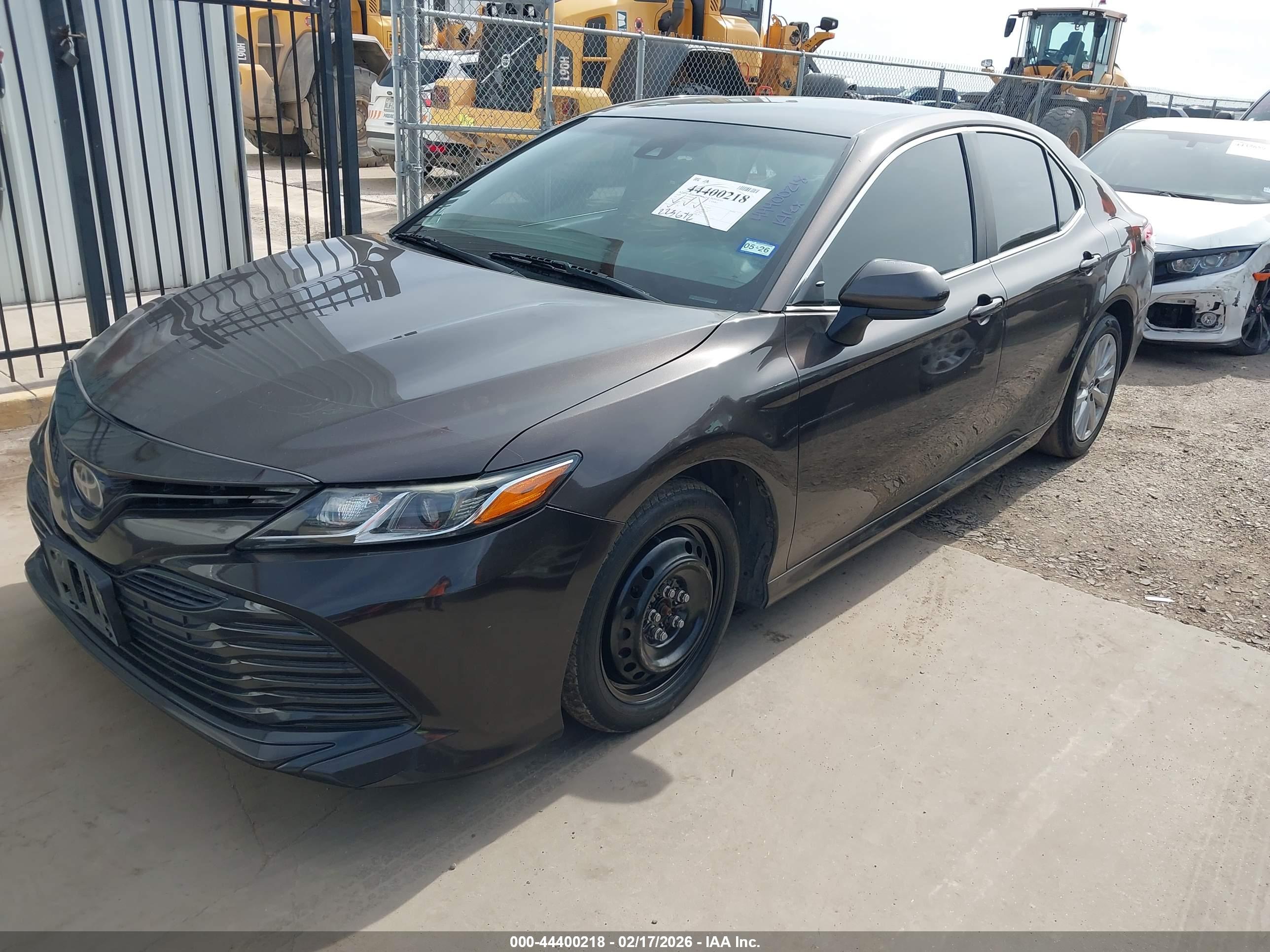 TOYOTA CAMRY image 2