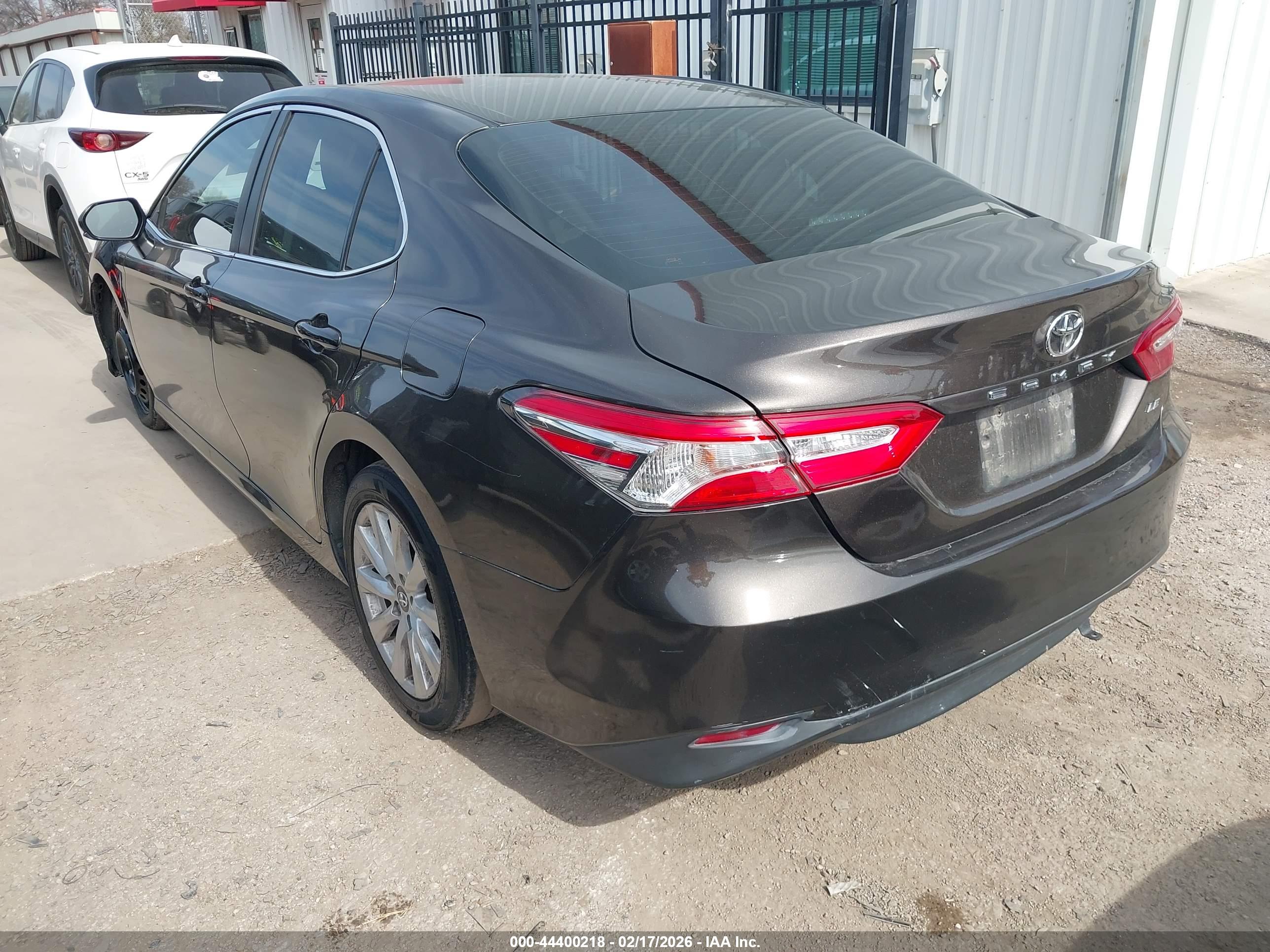 TOYOTA CAMRY image 3
