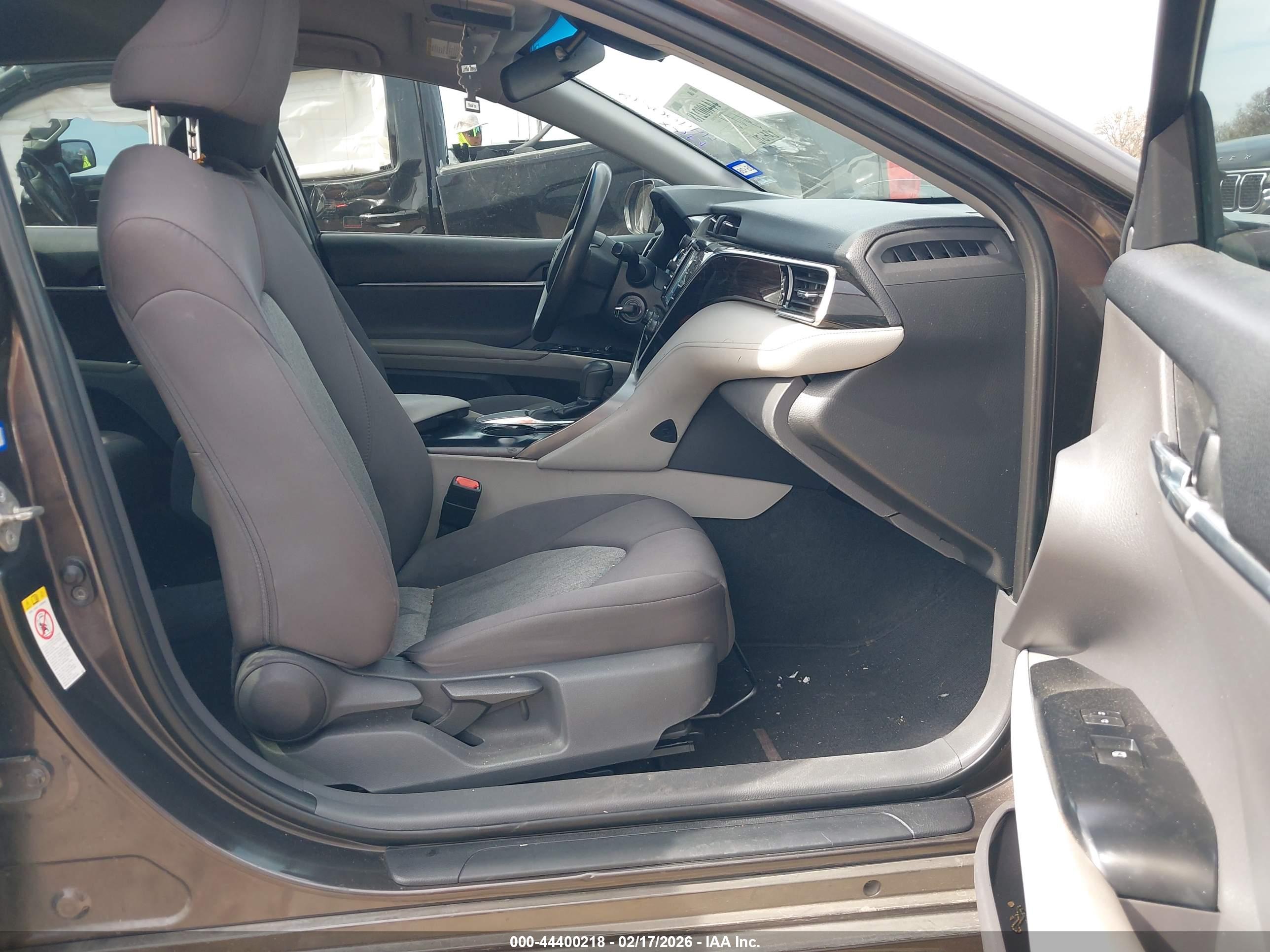 TOYOTA CAMRY image 5