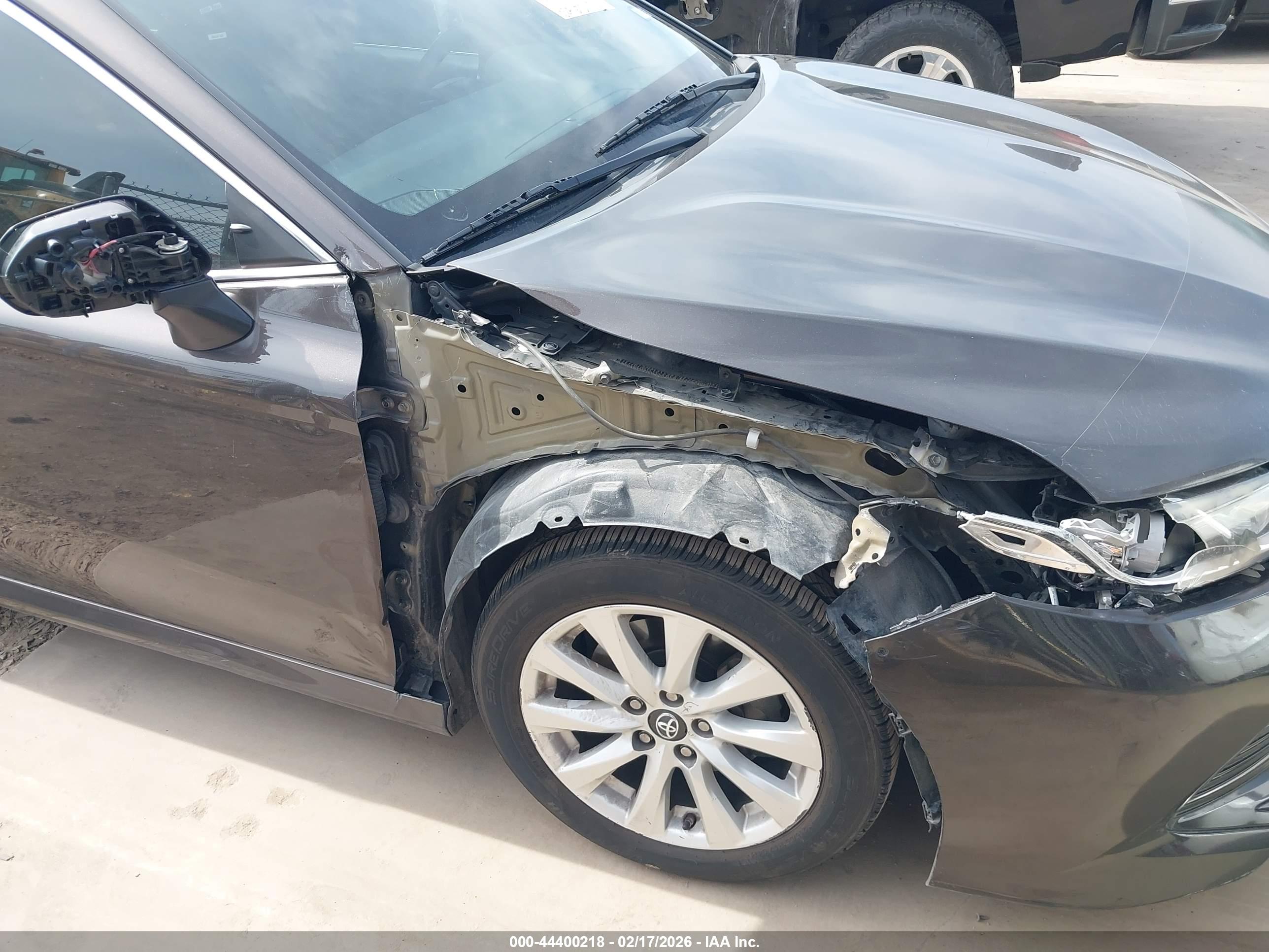 TOYOTA CAMRY image 6