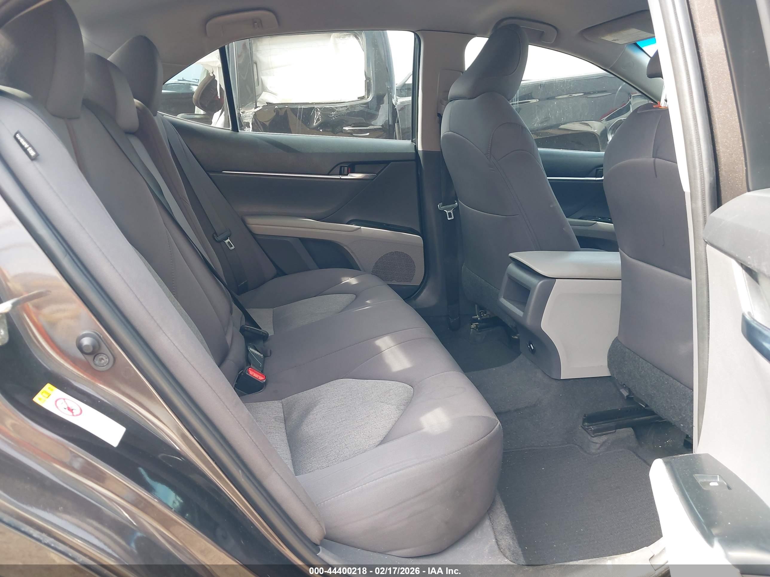 TOYOTA CAMRY image 8