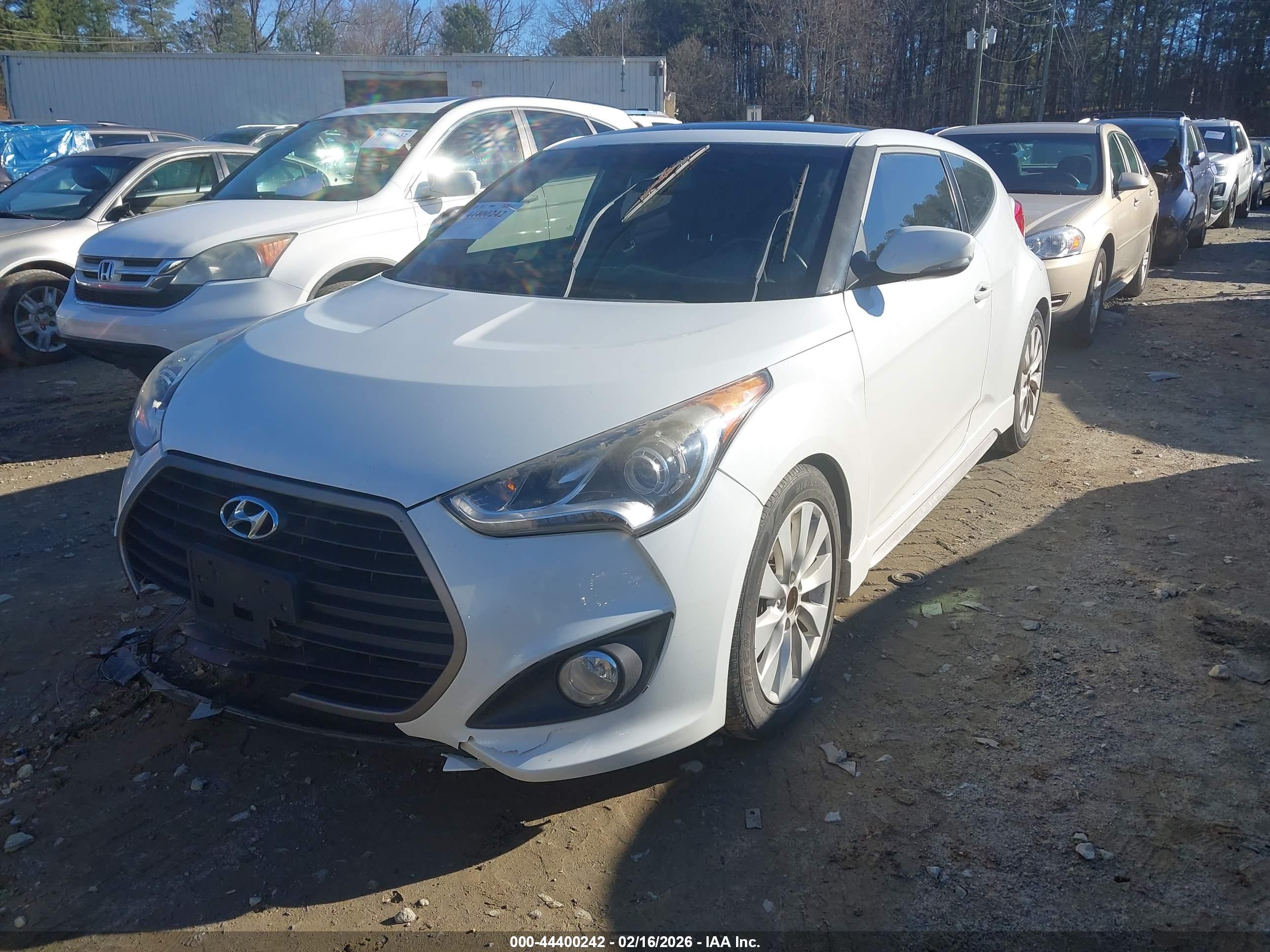 HYUNDAI VELOSTER image 2