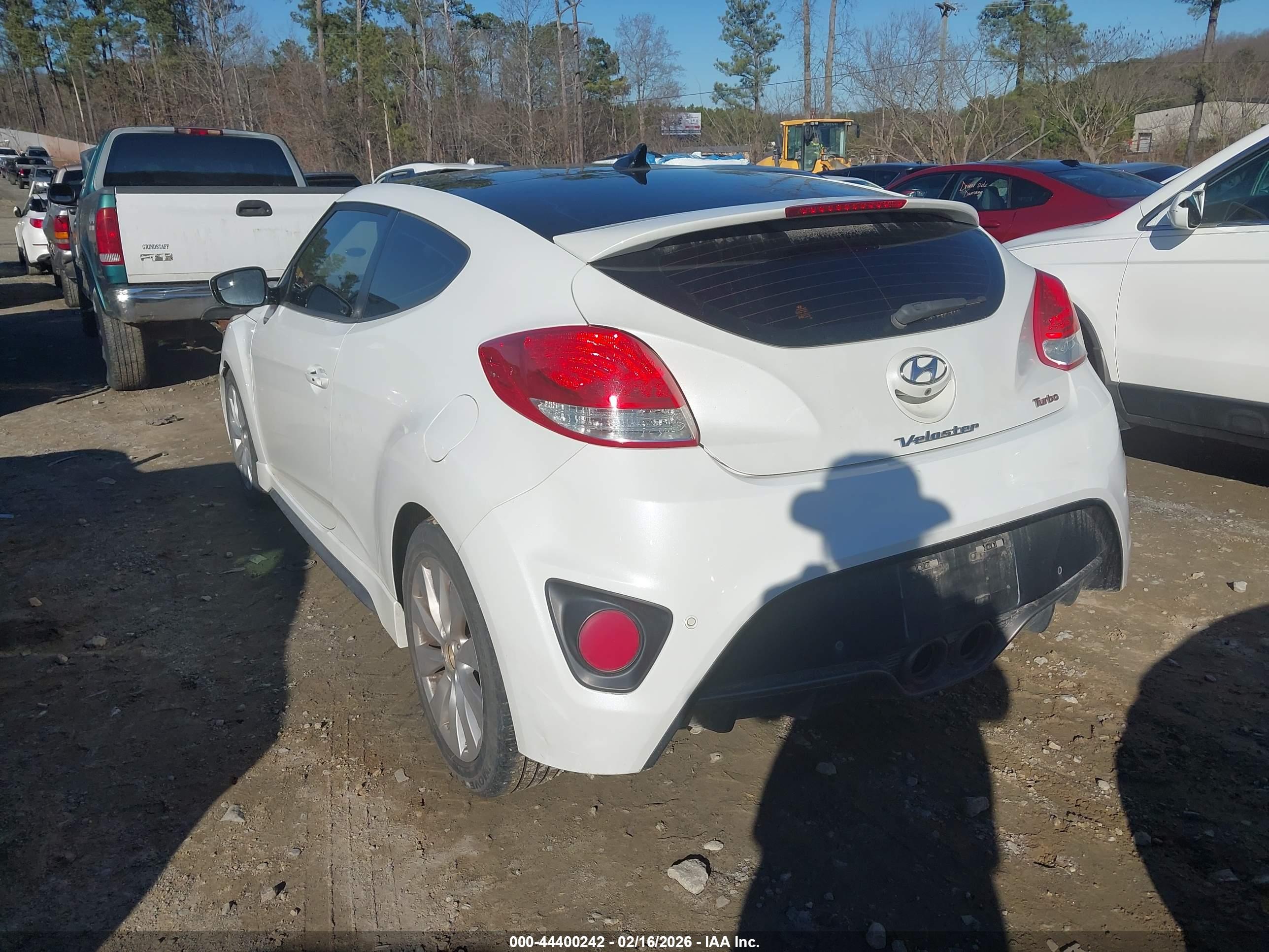 HYUNDAI VELOSTER image 3