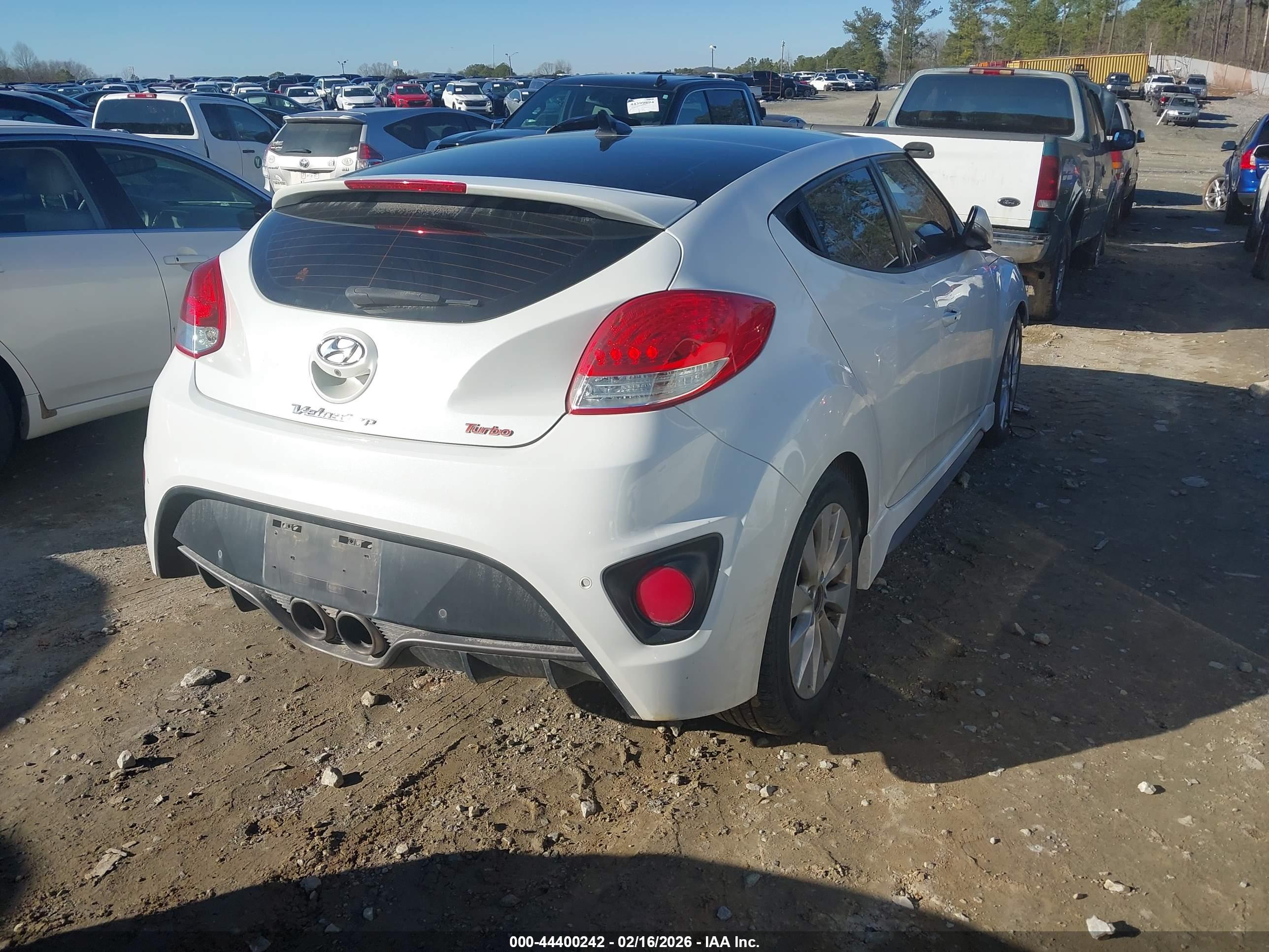HYUNDAI VELOSTER image 4
