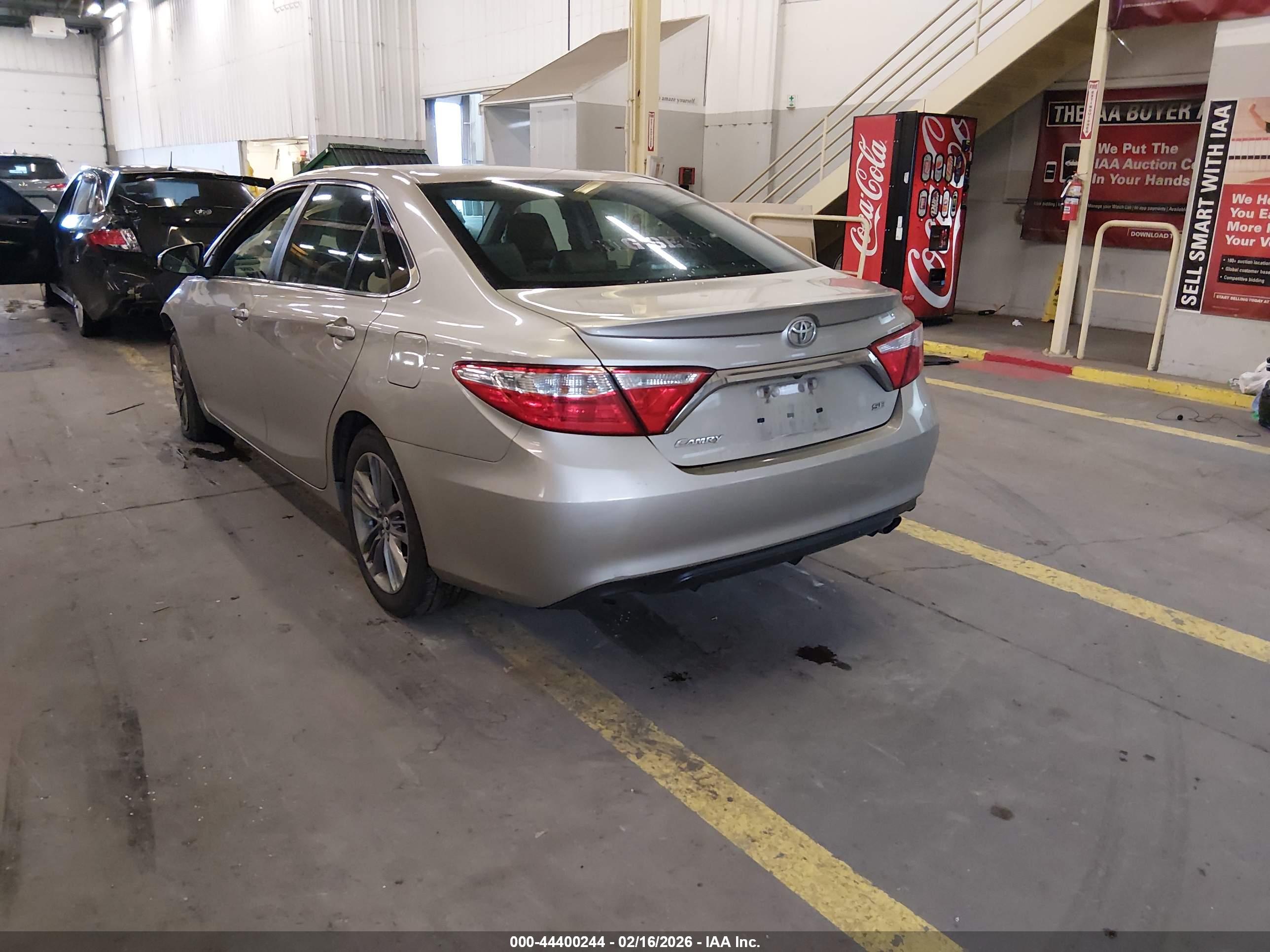 TOYOTA CAMRY image 3