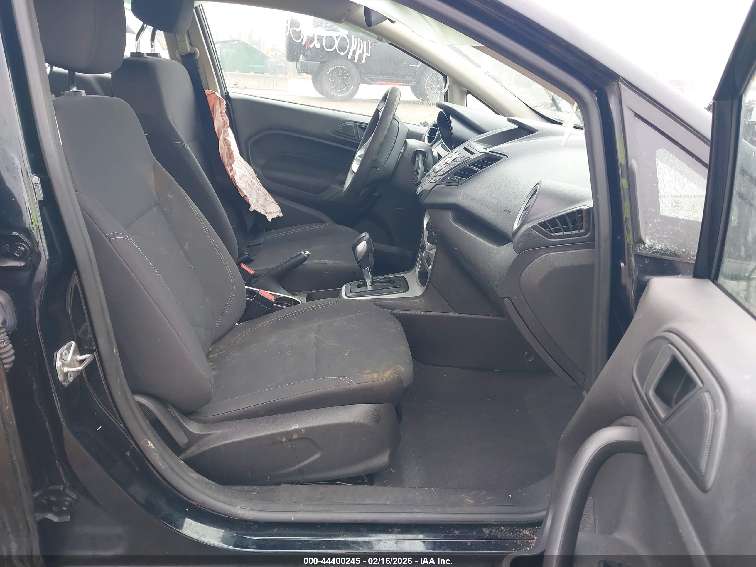 FORD FIESTA image 5