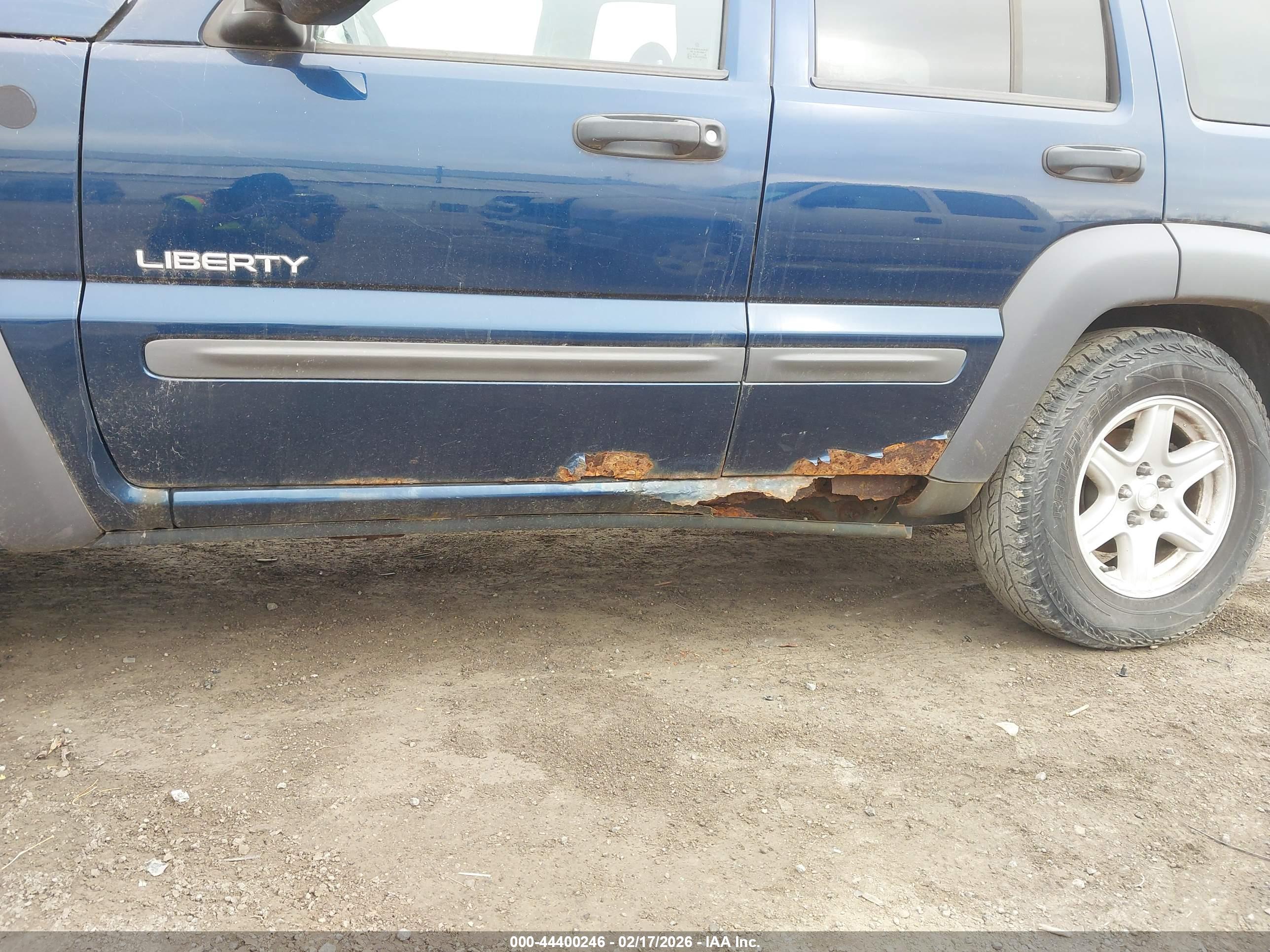 JEEP LIBERTY image 6