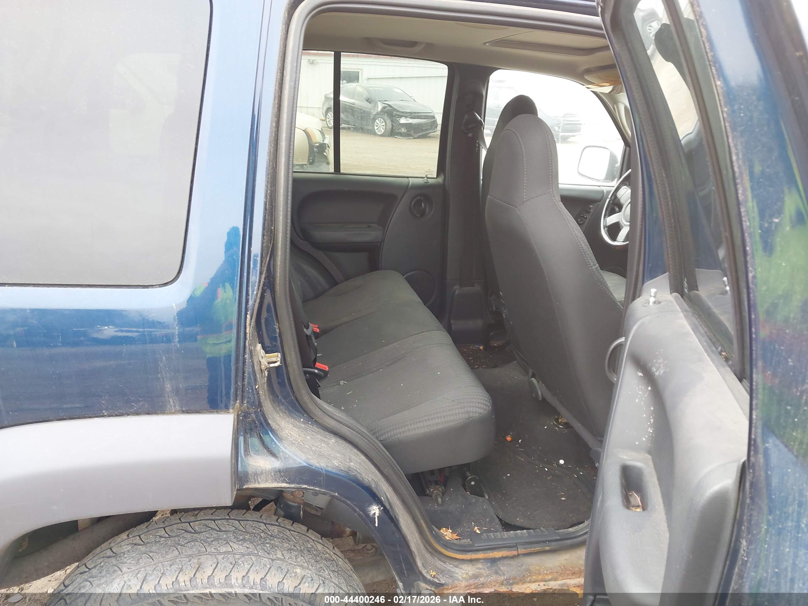 JEEP LIBERTY image 8
