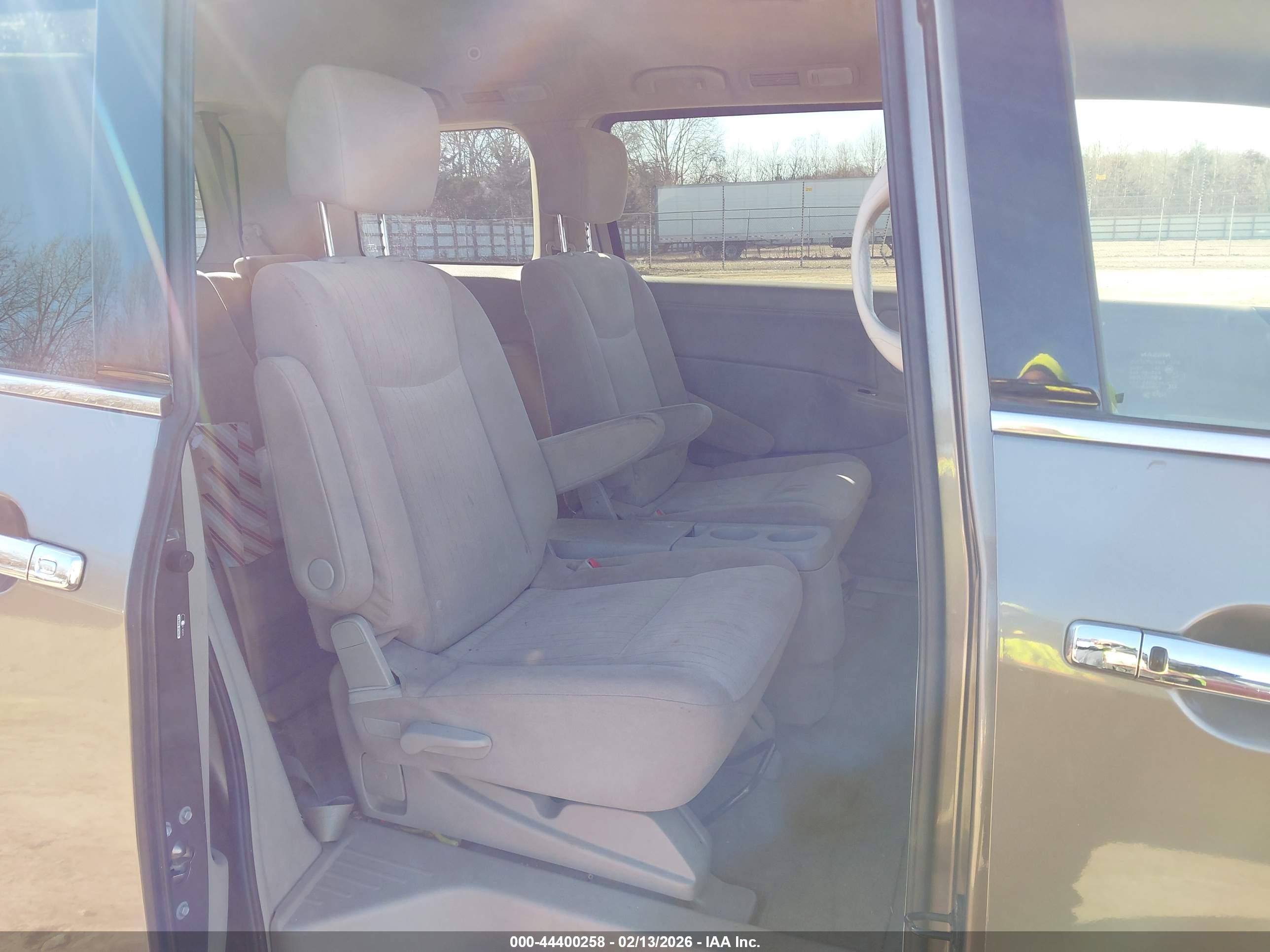 NISSAN QUEST image 8