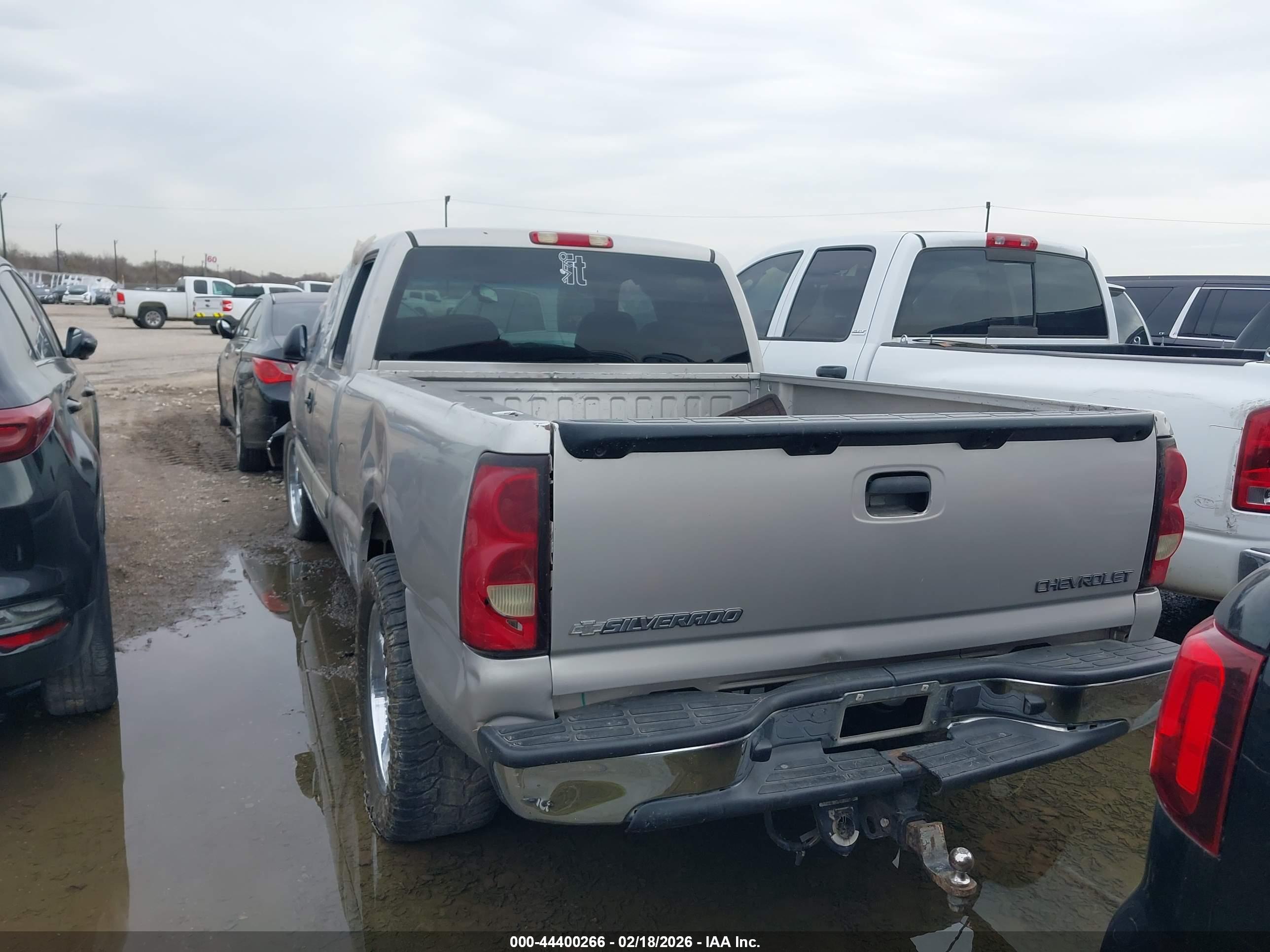 CHEVROLET SILVERADO image 3