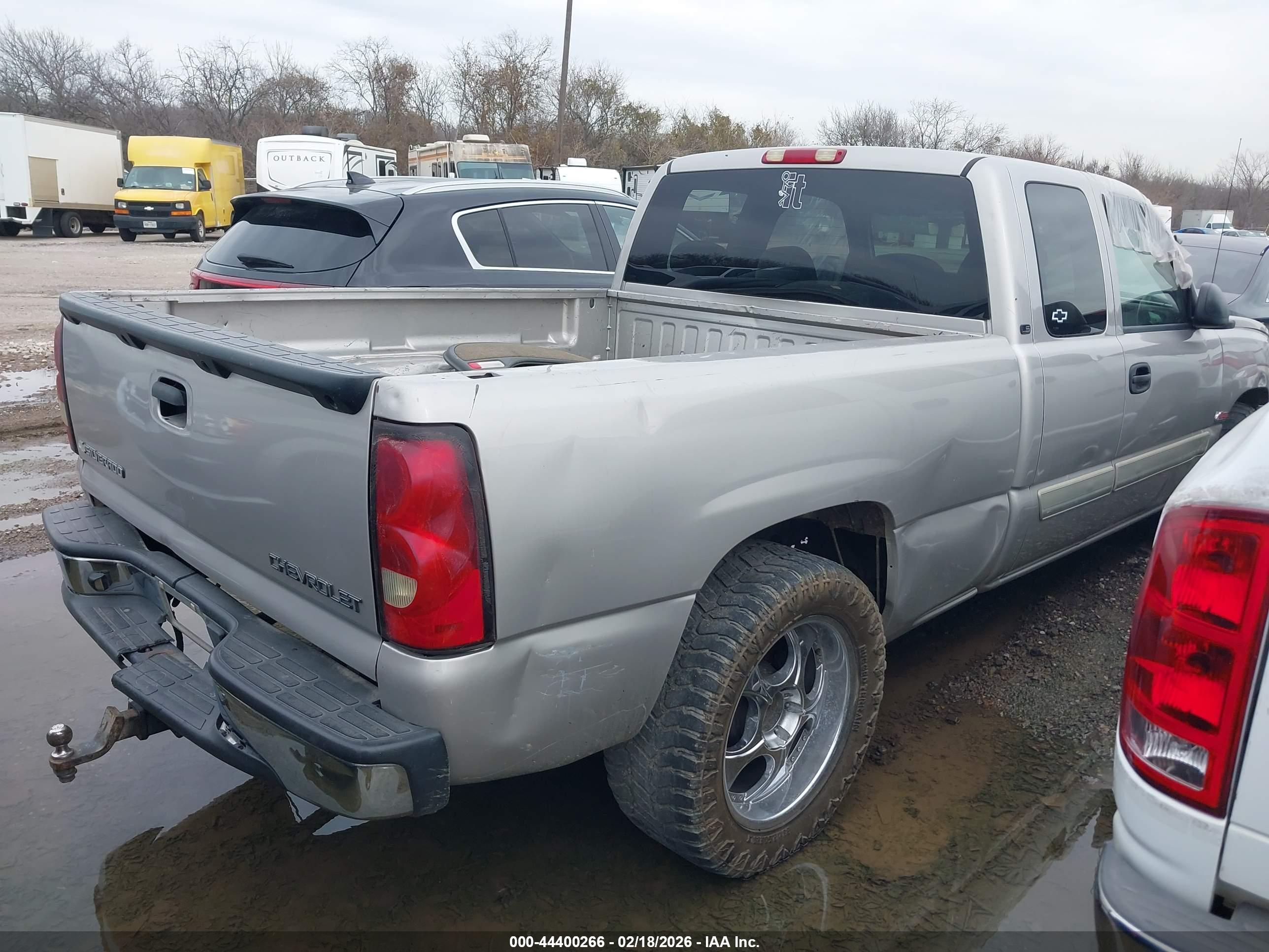 CHEVROLET SILVERADO image 4