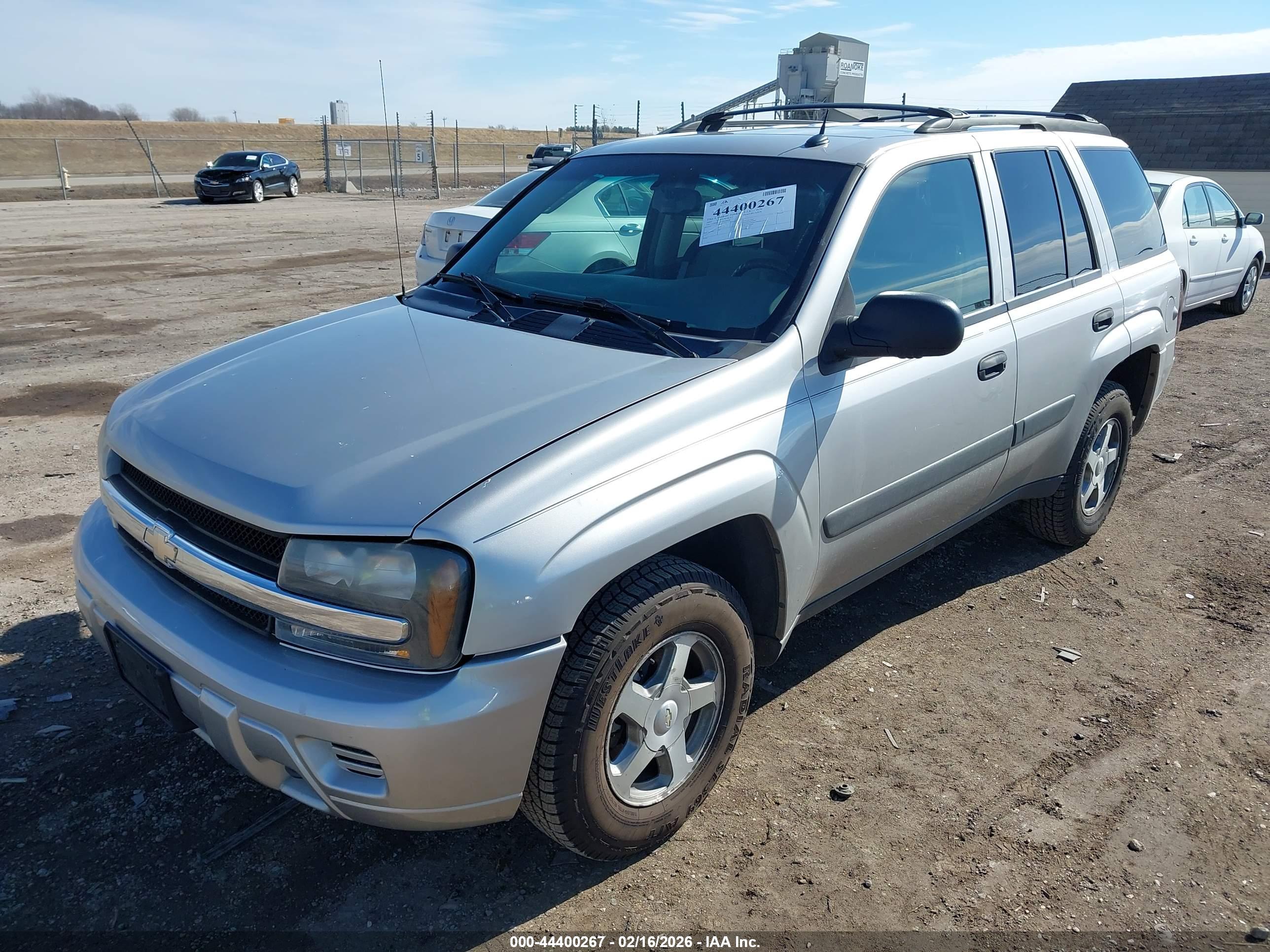 CHEVROLET TRAILBLAZER image 2