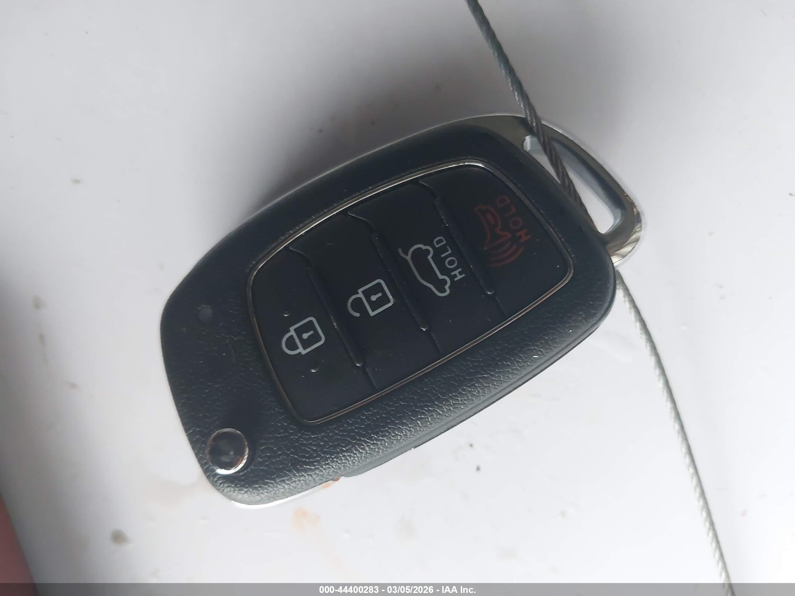 HYUNDAI TUCSON image 11