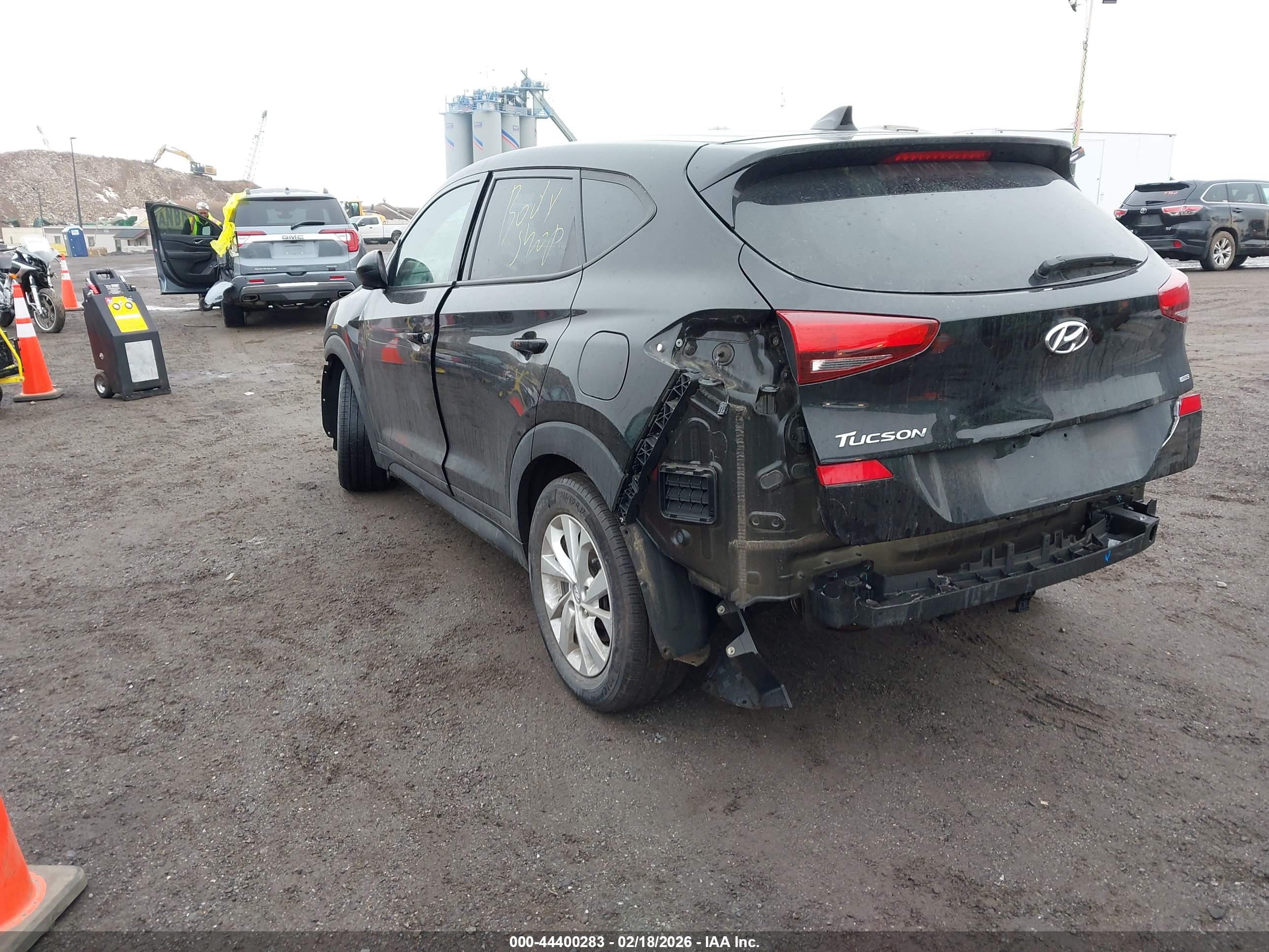 HYUNDAI TUCSON image 3