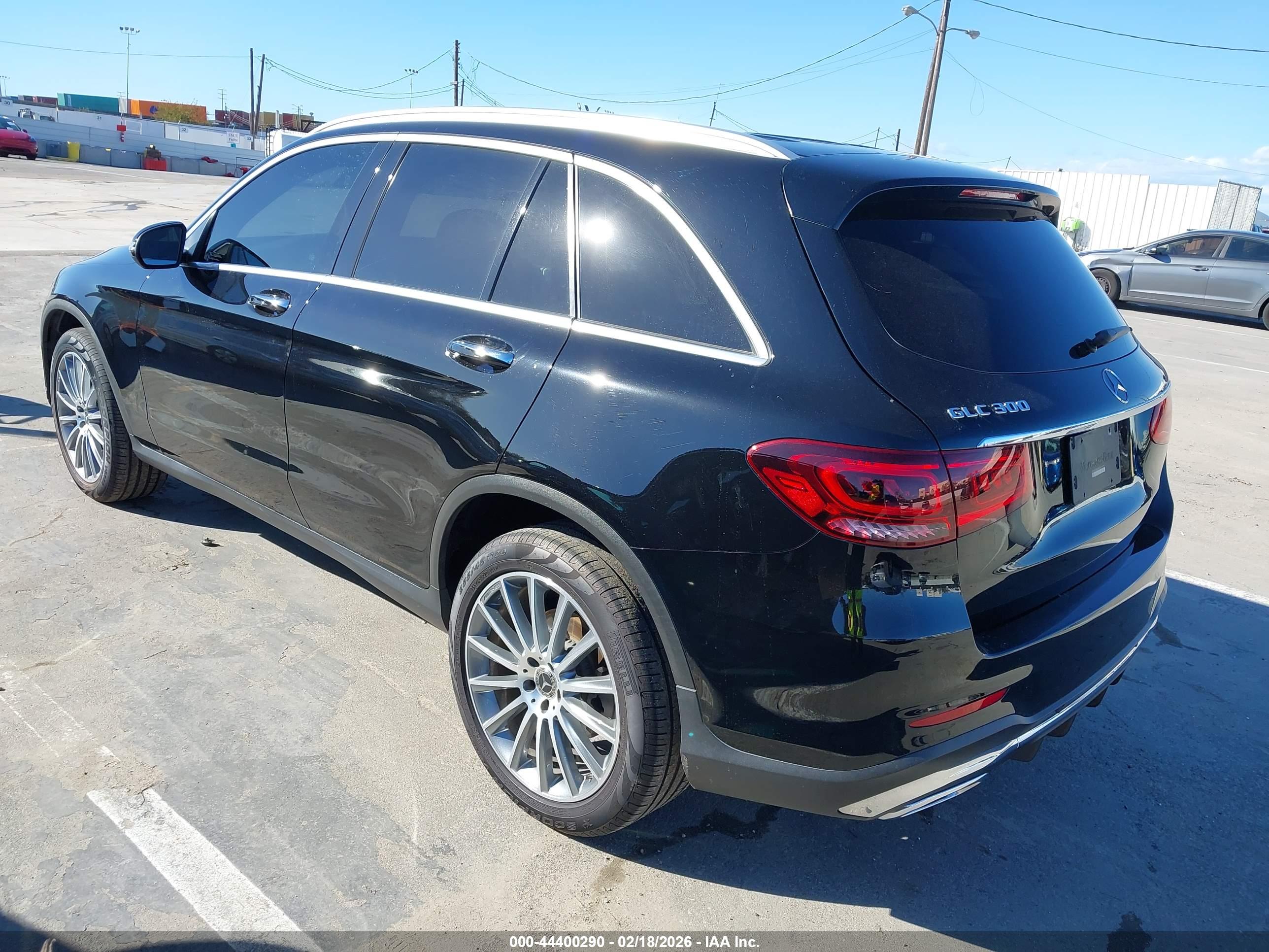 MERCEDES-BENZ GLC image 3