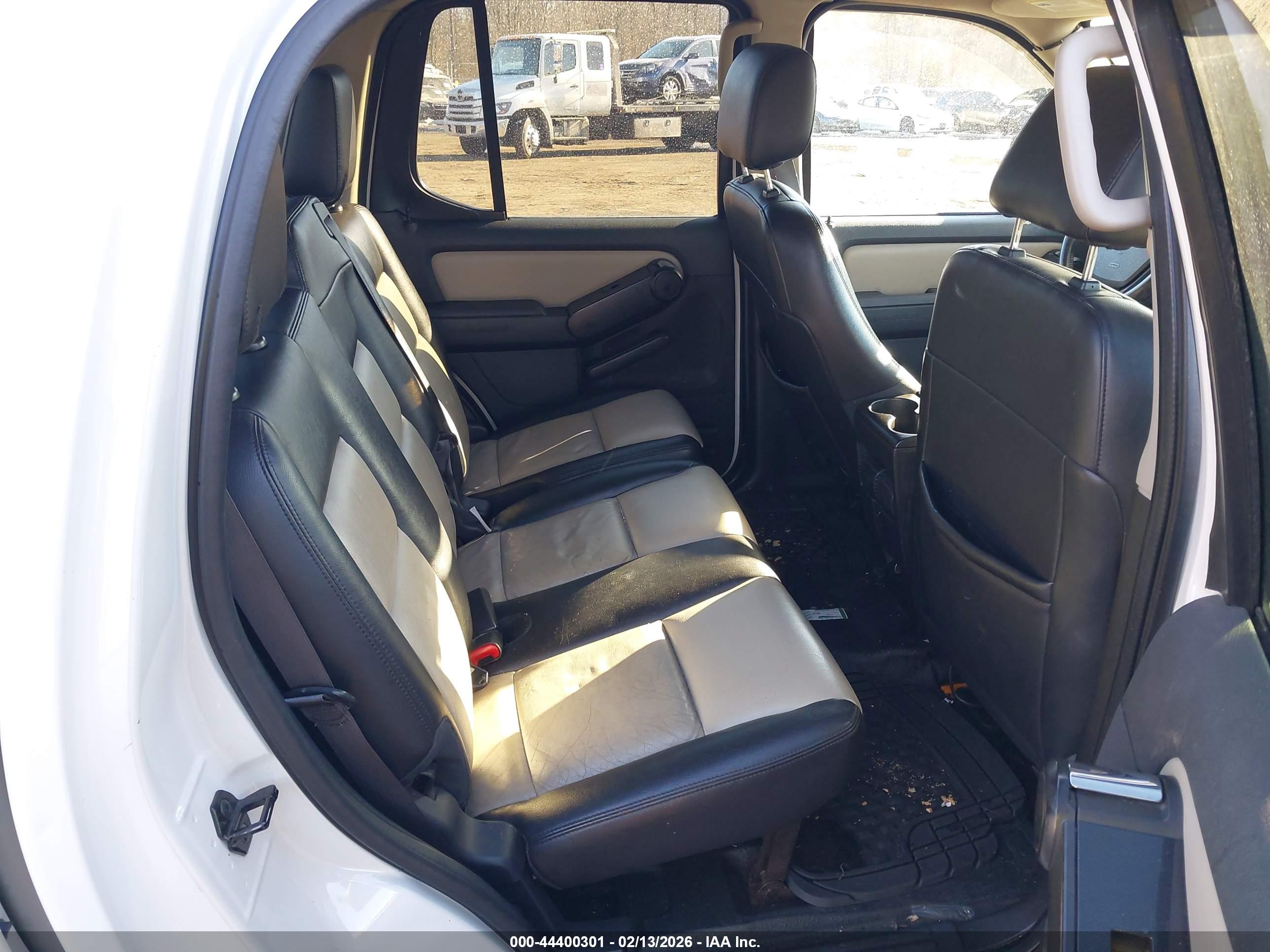 FORD EXPLORER image 8