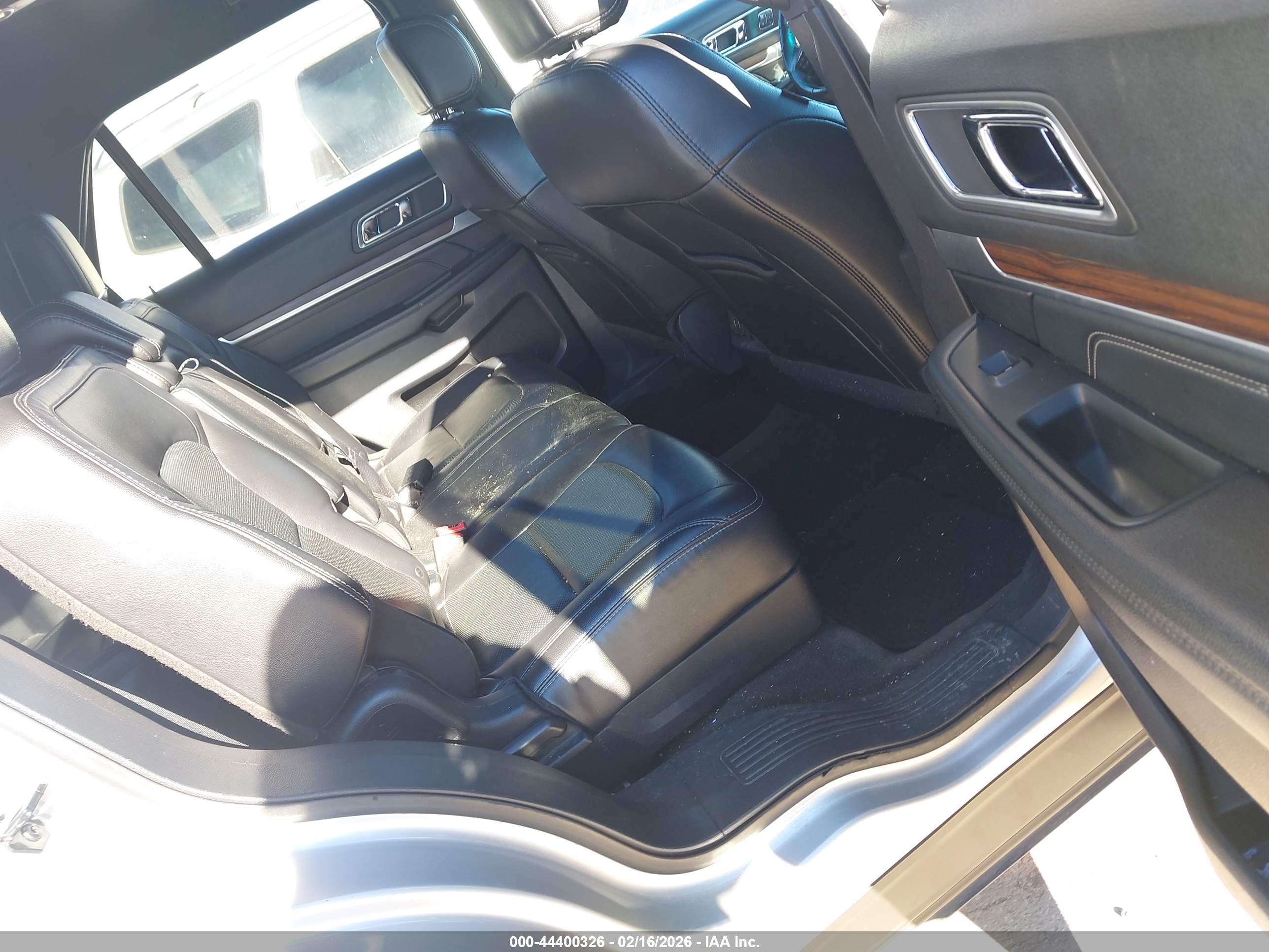 FORD EXPLORER image 8